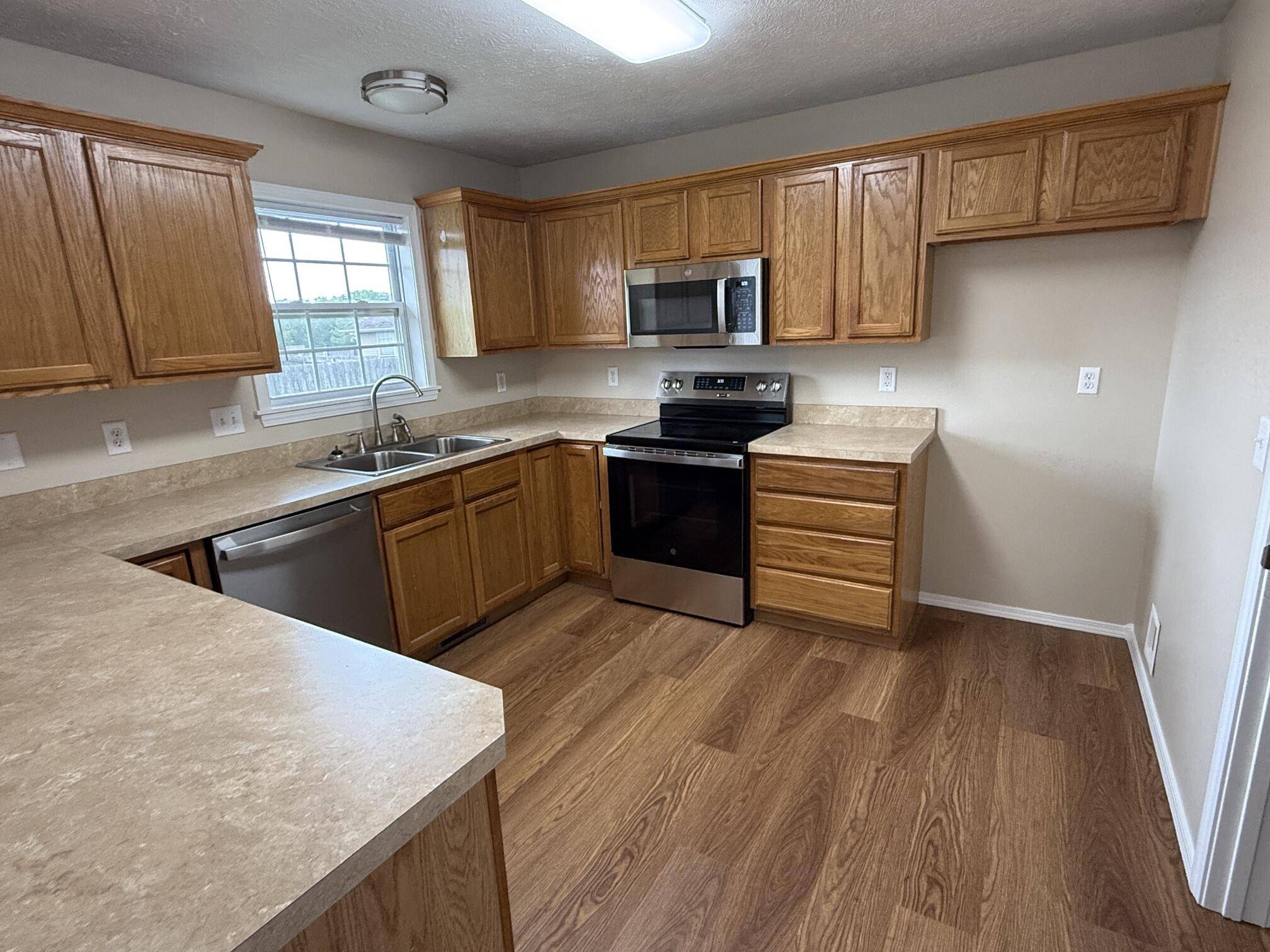 4420 W Delmar ST, Springfield, MO 65802