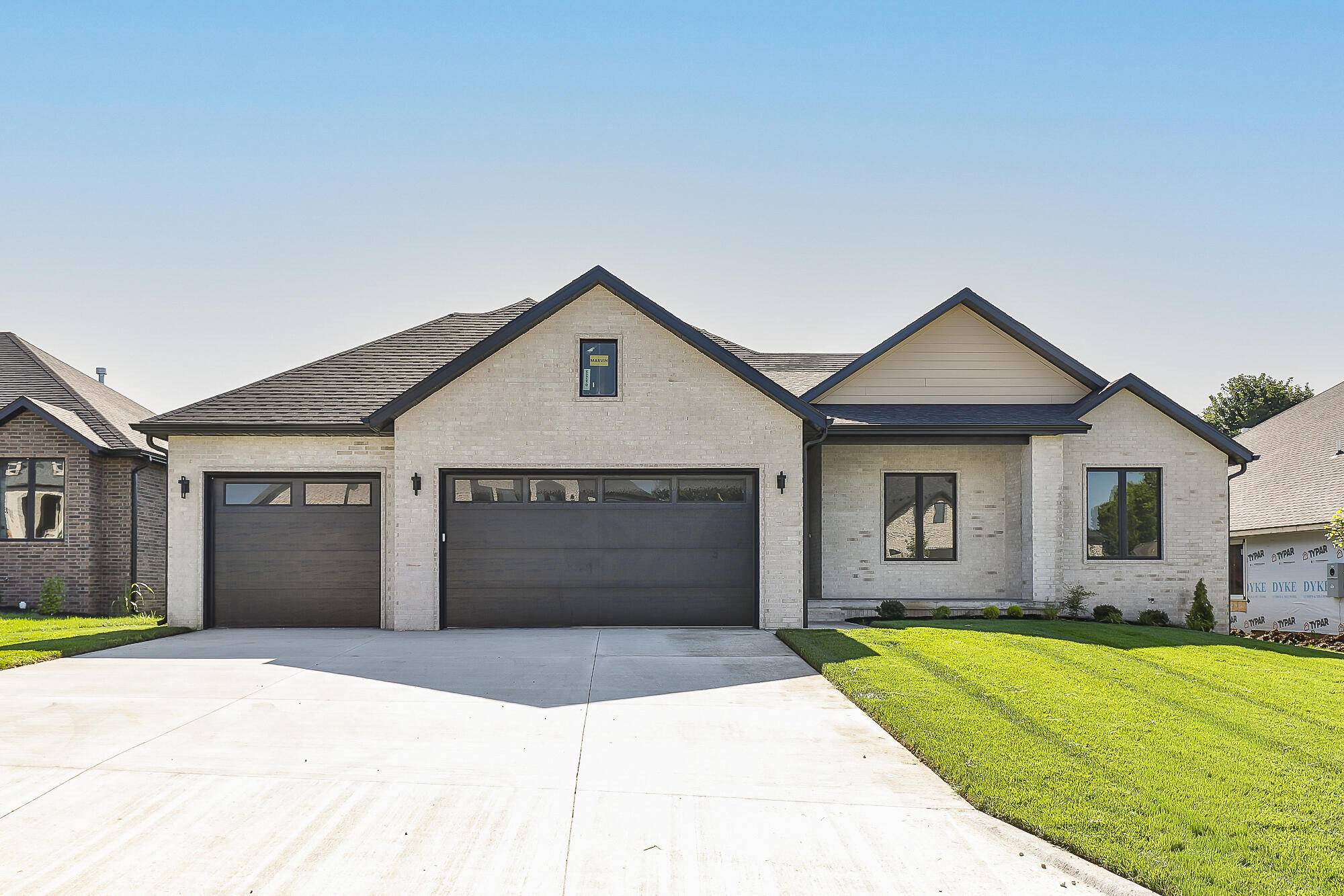 2016 N Silver Charm AVE, Springfield, MO 65802