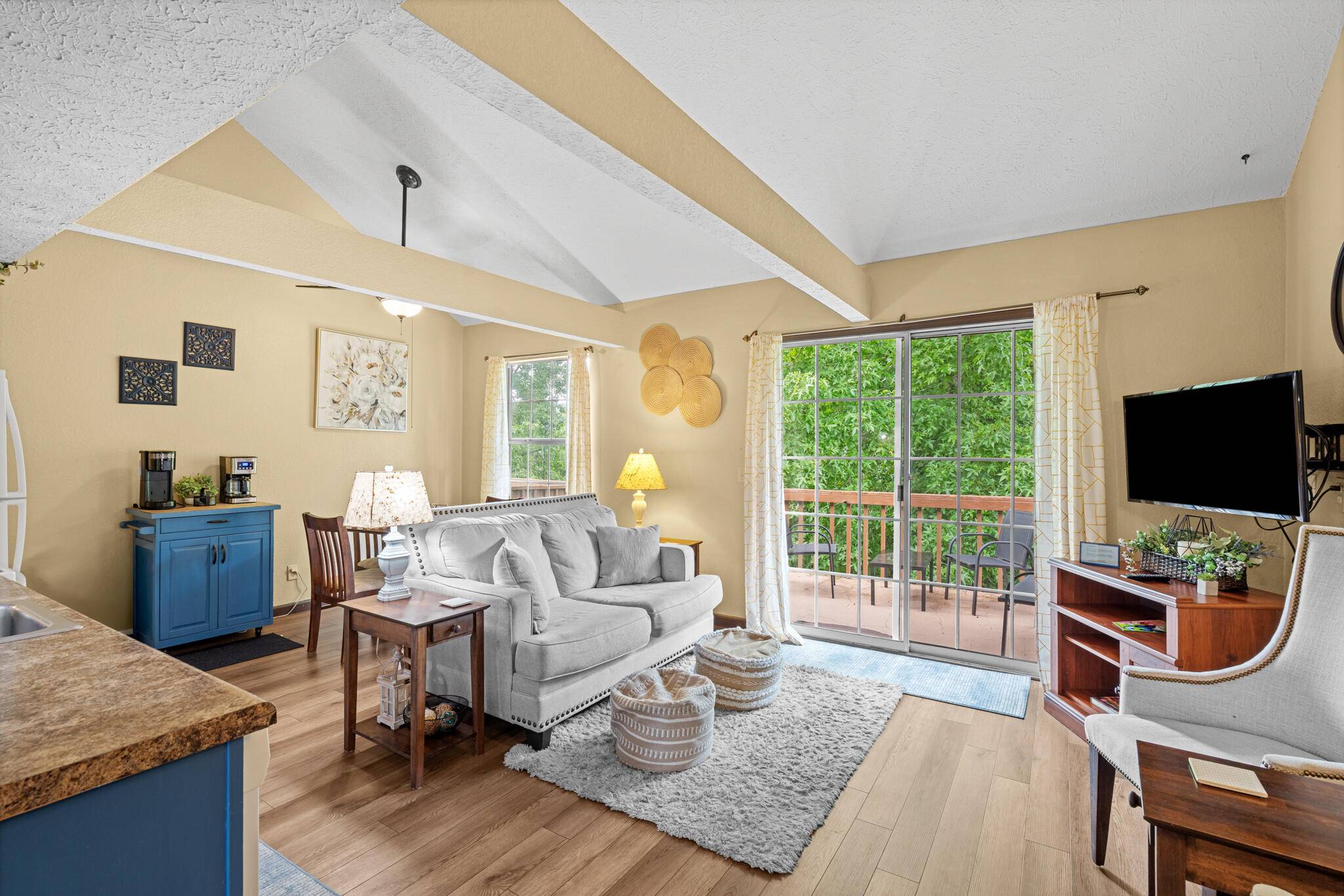 6 Memory LN #Apt 8, Branson, MO 65616