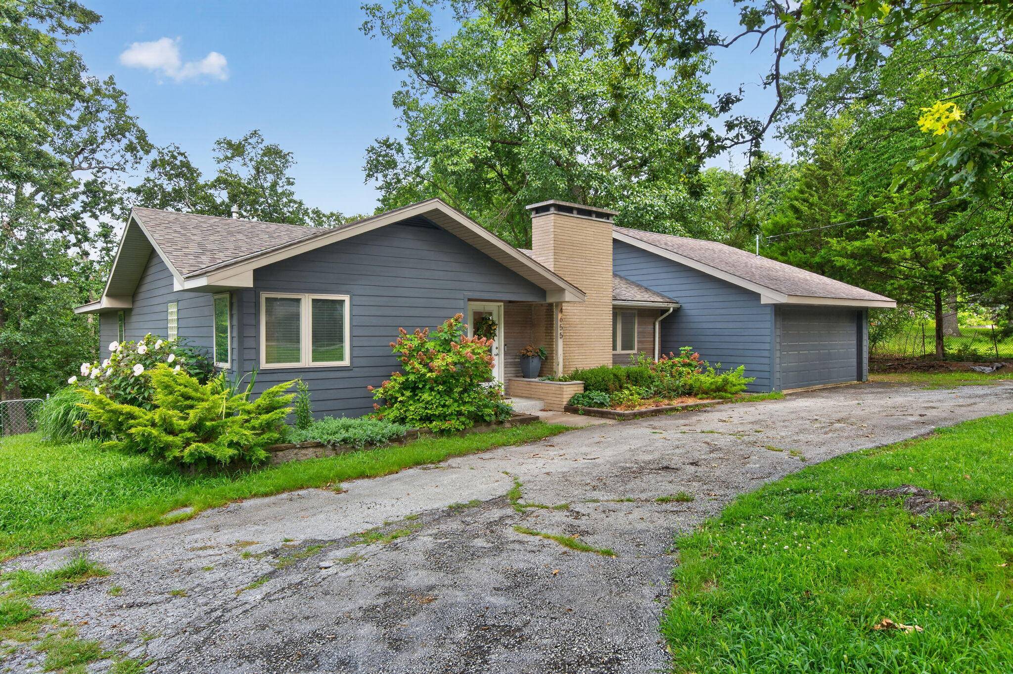 4655 S Lakehill AVE, Springfield, MO 65804