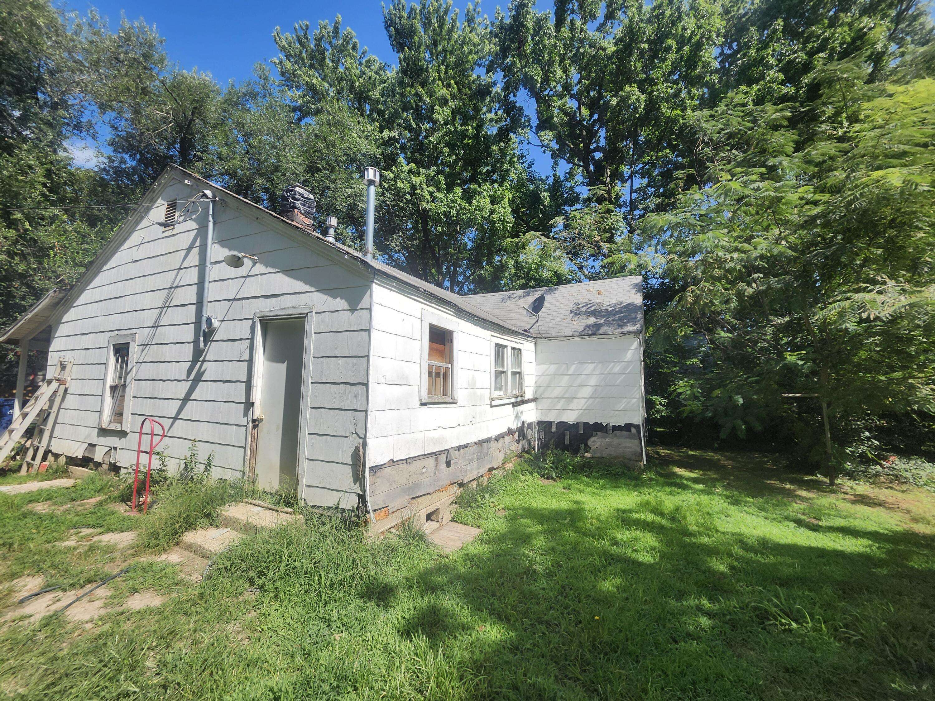 304 Bryan ST, Houston, MO 65483