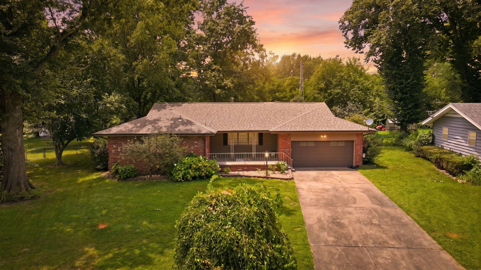 2411 S Mayfair AVE, Springfield, MO 65804
