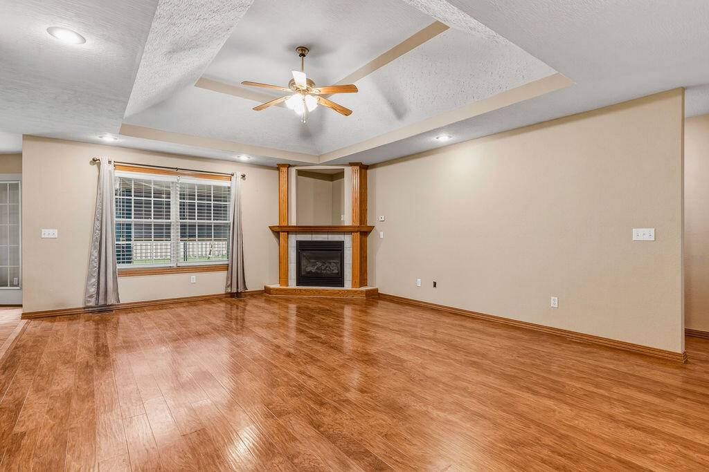 3263 N Dickerson AVE, Springfield, MO 65803