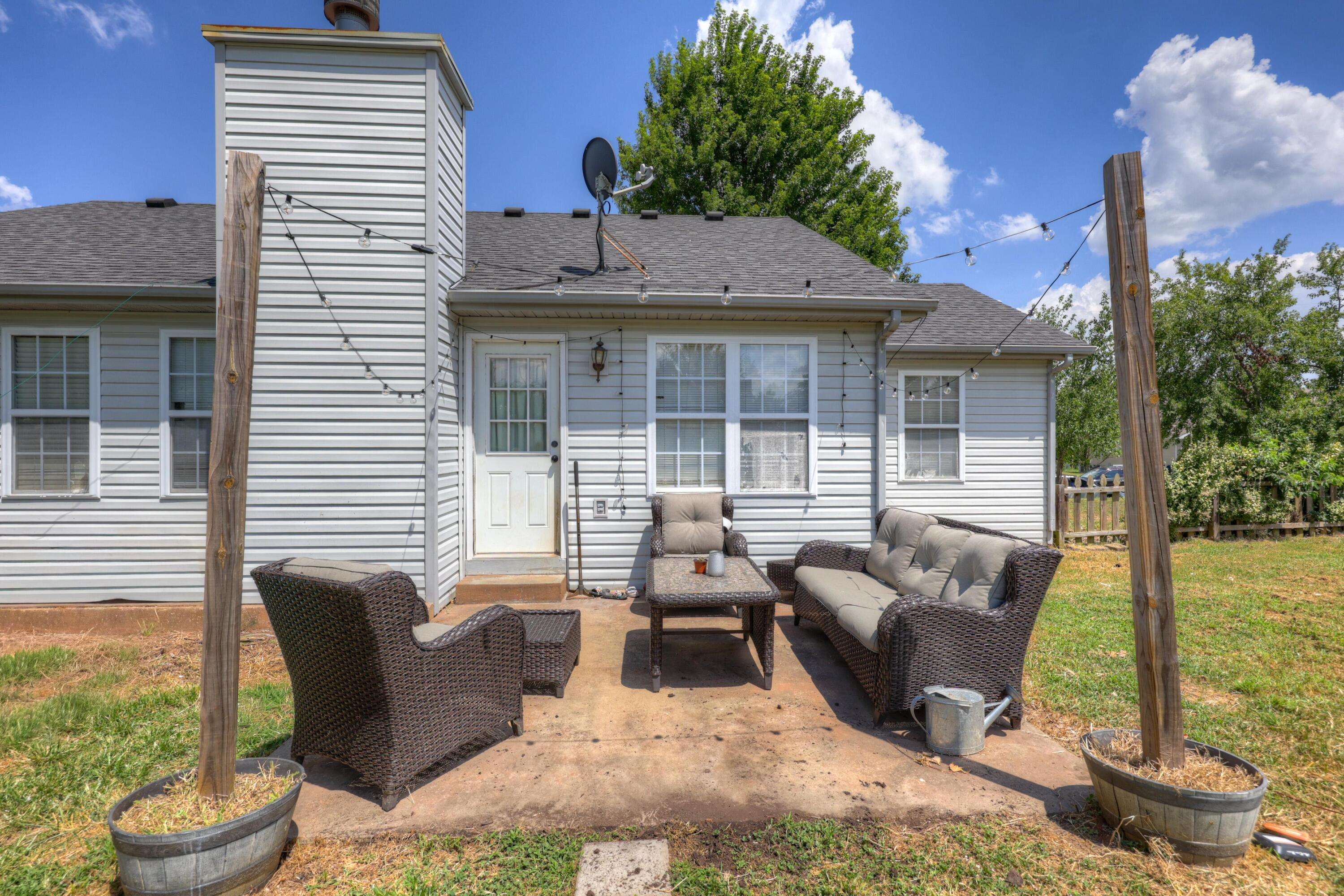 1623 Sophia ST, Carthage, MO 64836