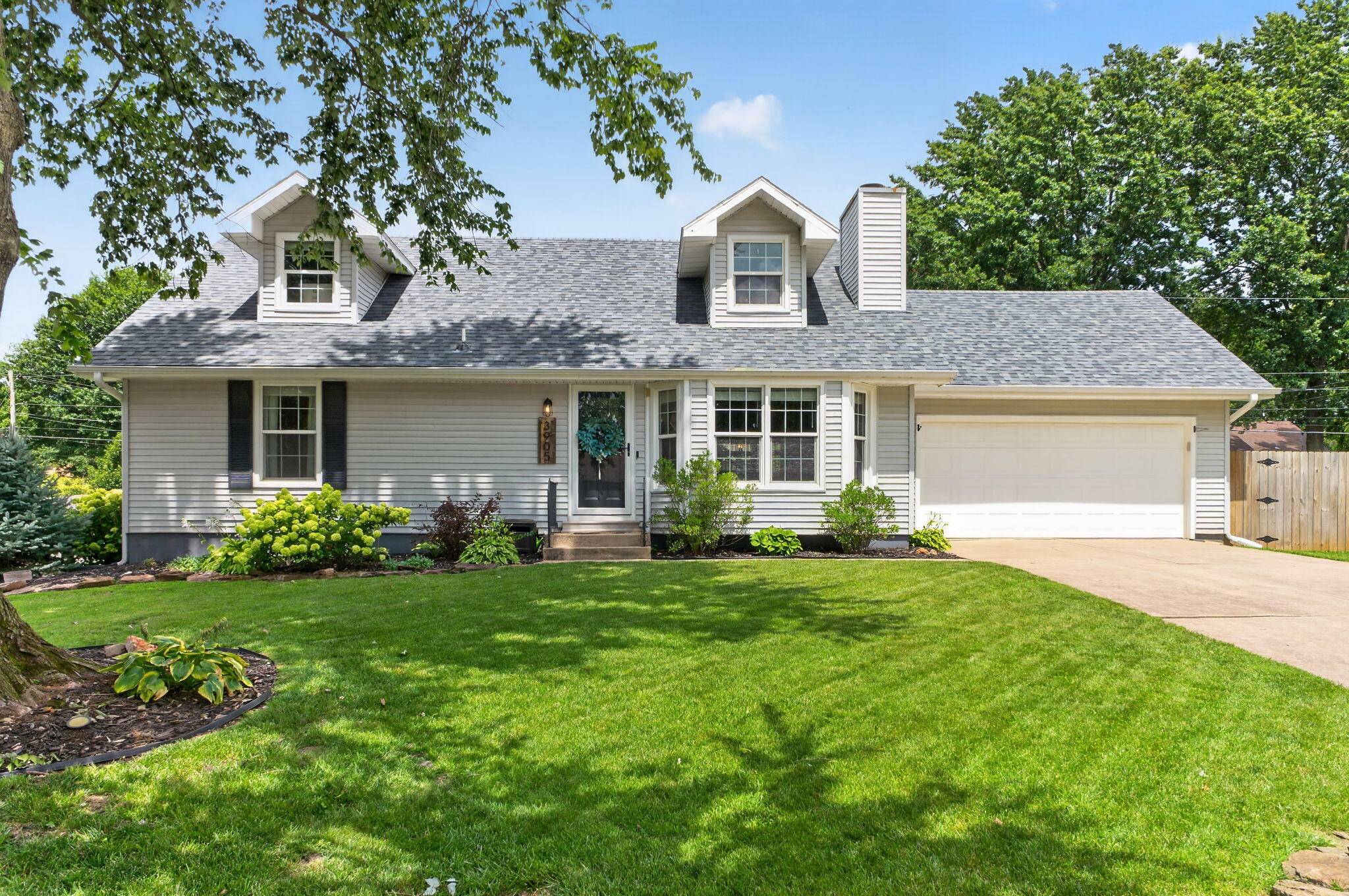 3905 S Crystal PL, Springfield, MO 65807