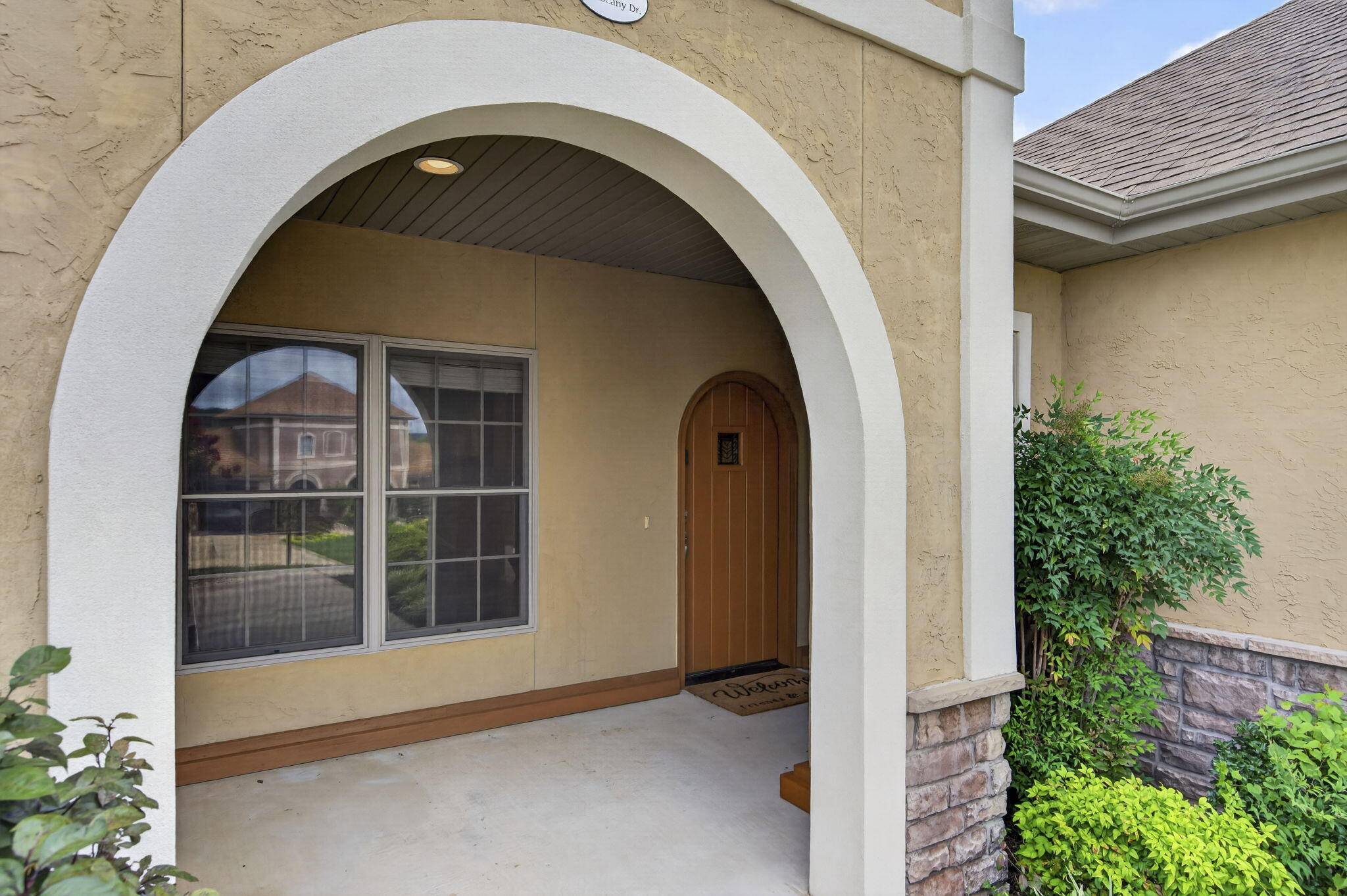 110 N Tuscany DR, Hollister, MO 65672