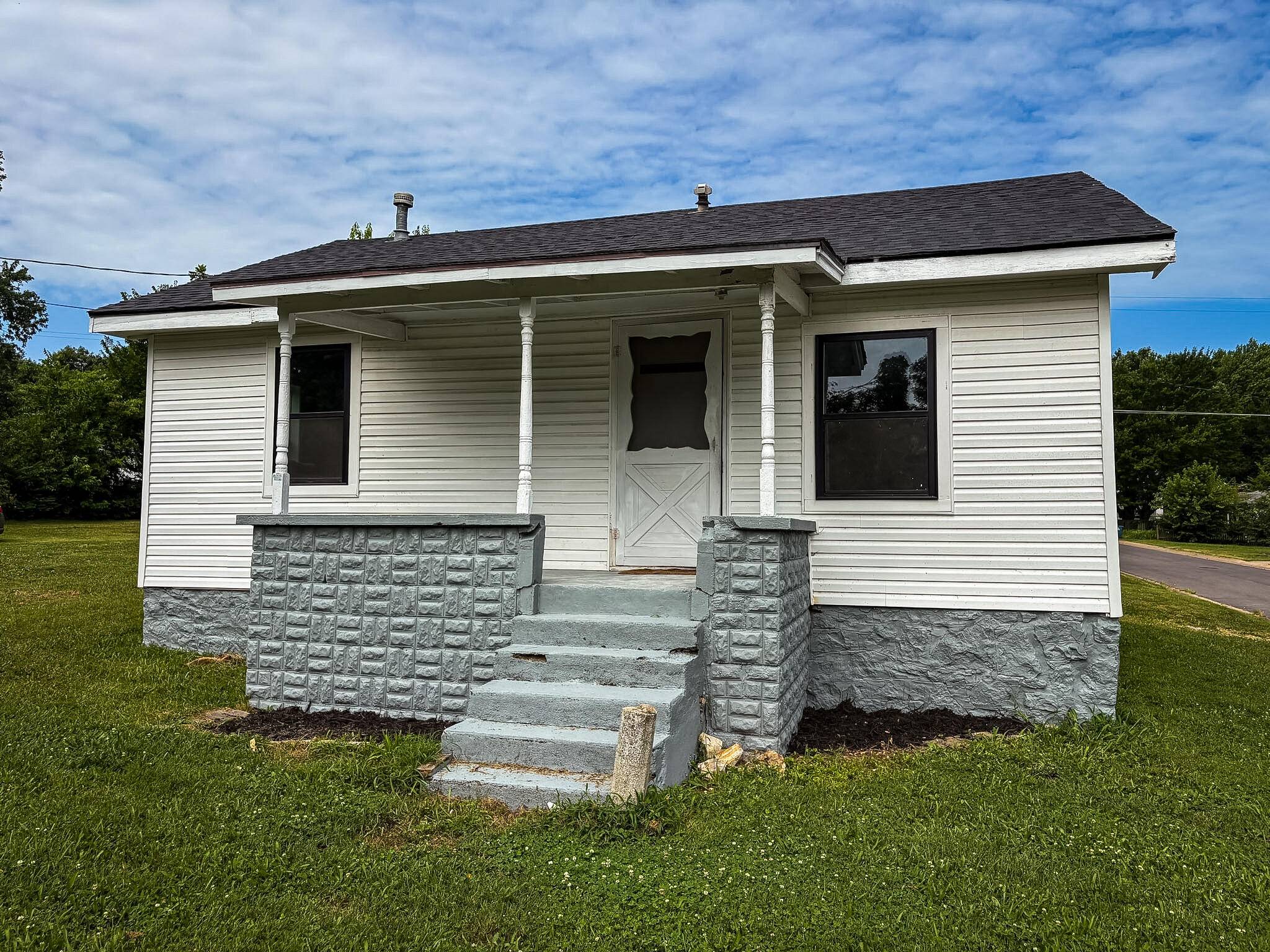 902 Freeman RD, Neosho, MO 64850