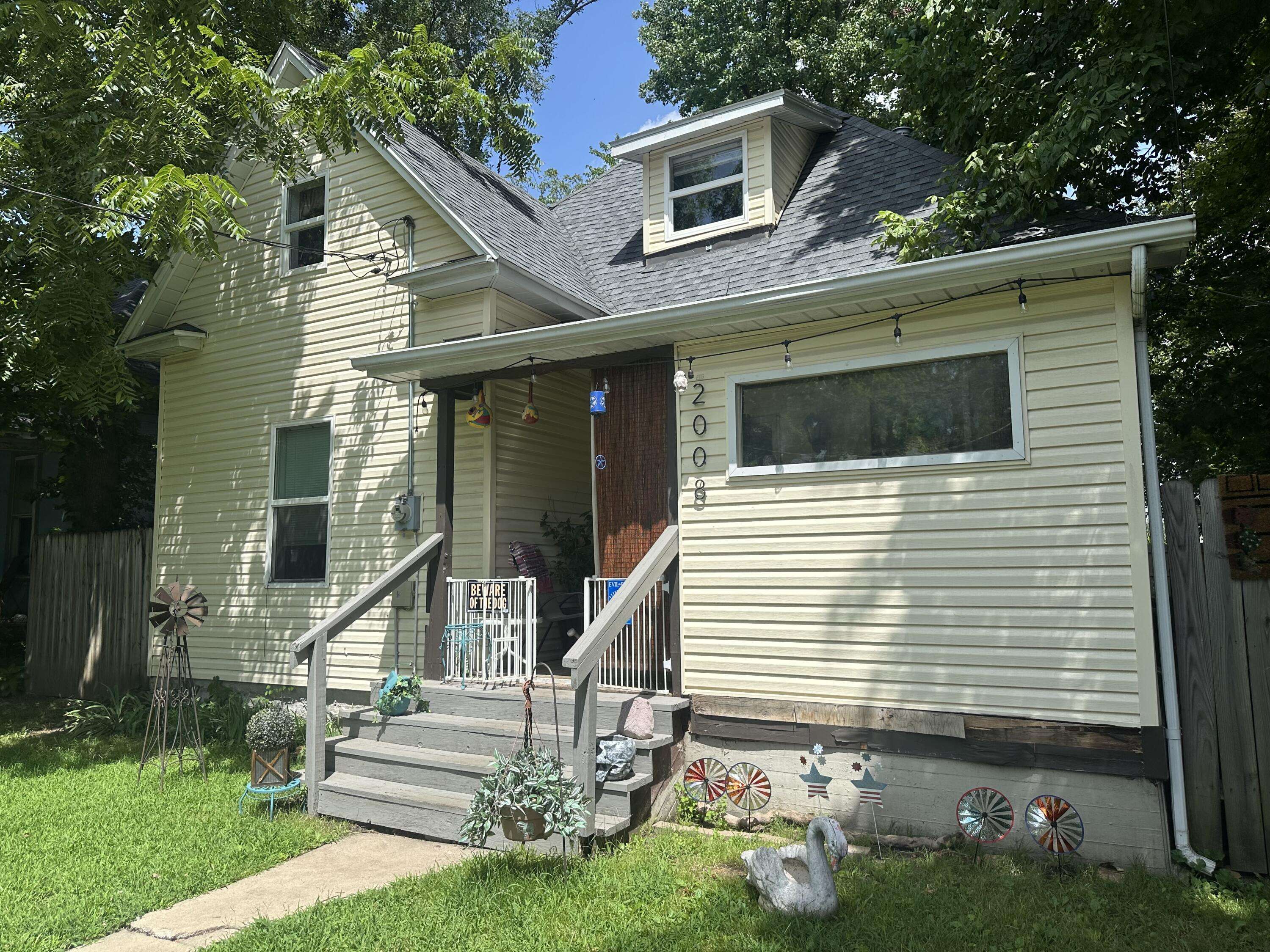 2008 N Howard AVE, Springfield, MO 65803