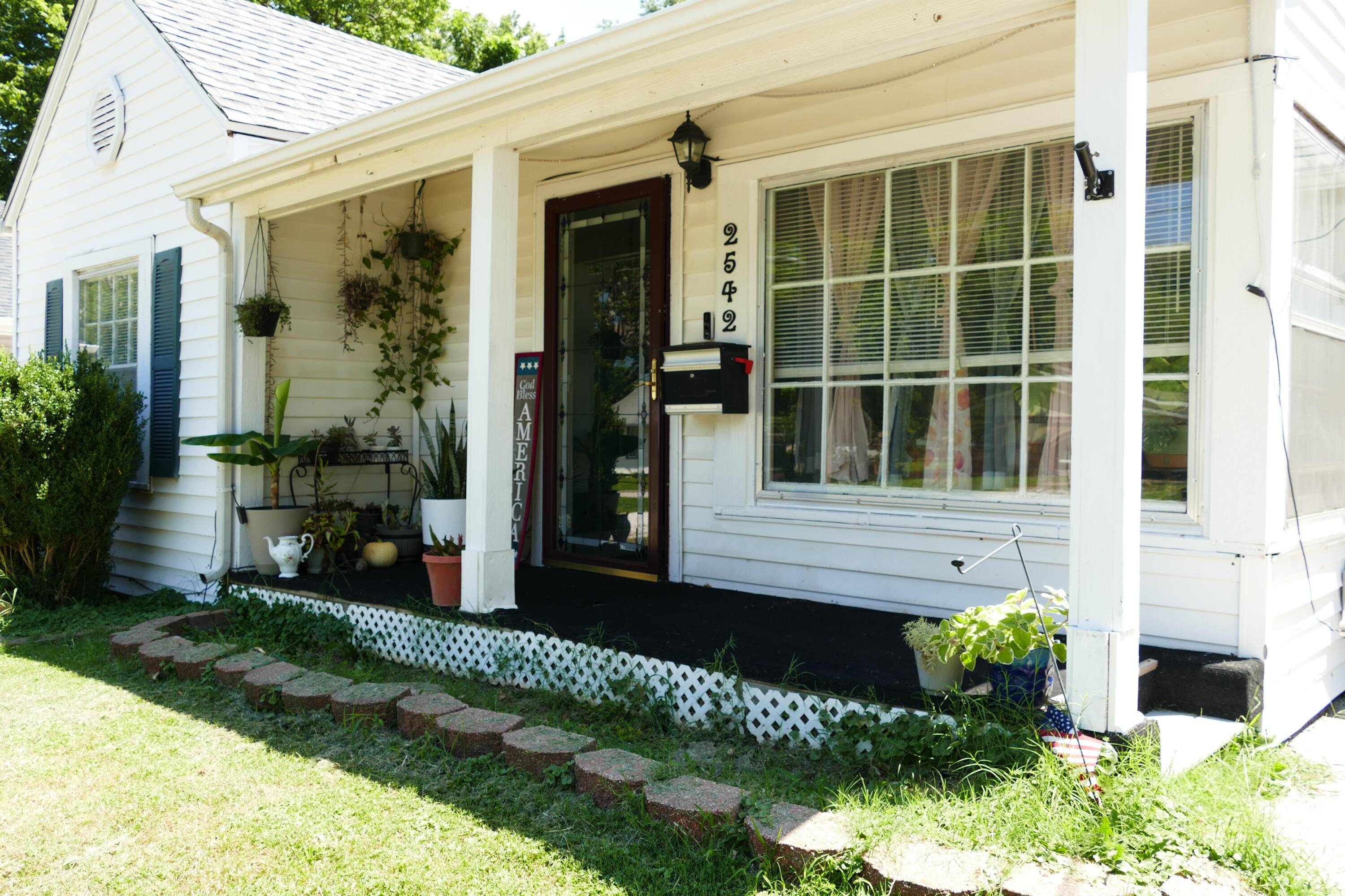 2542 N Kellett AVE, Springfield, MO 65803