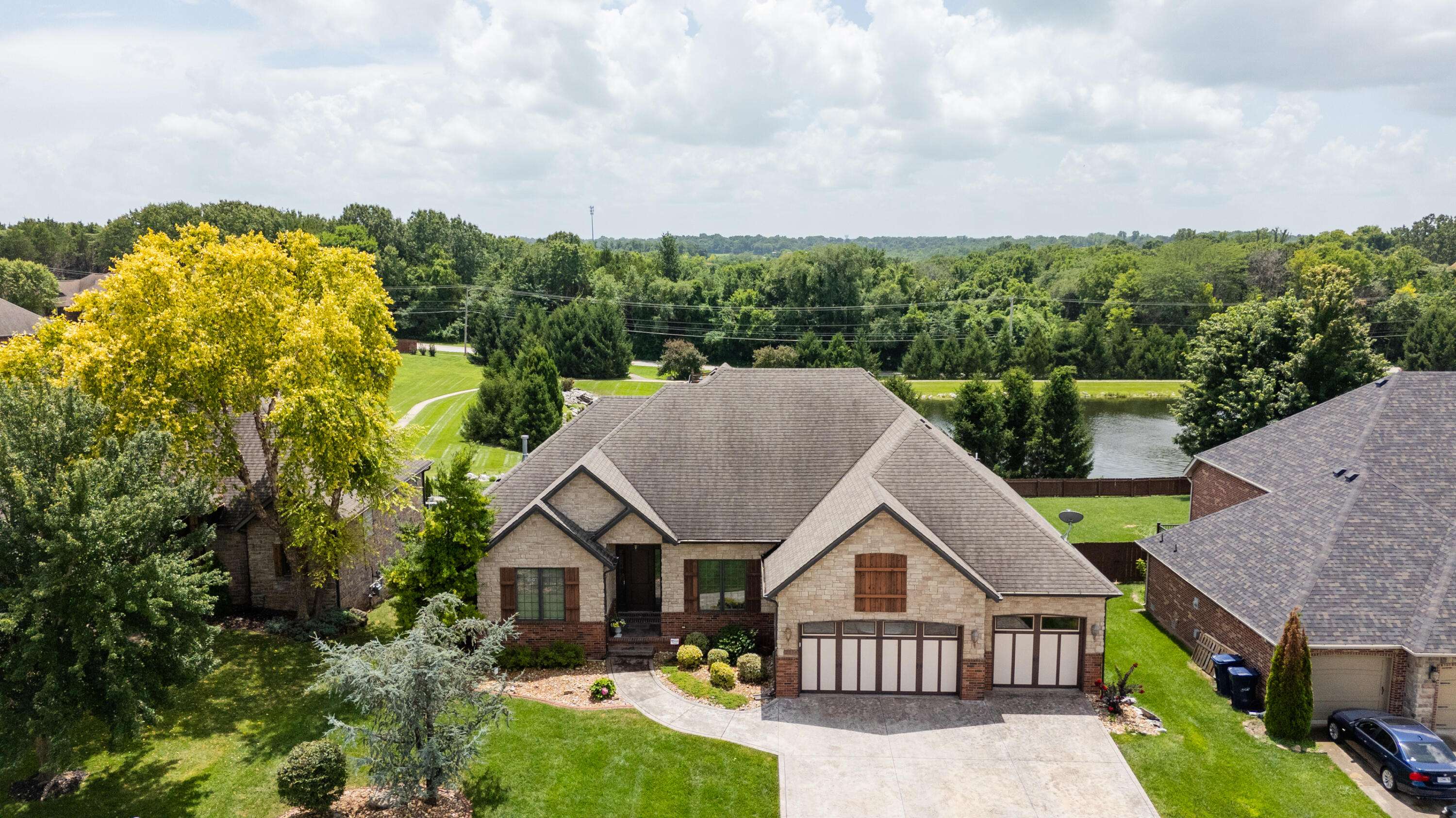 2818 E Cherrybark ST, Springfield, MO 65804