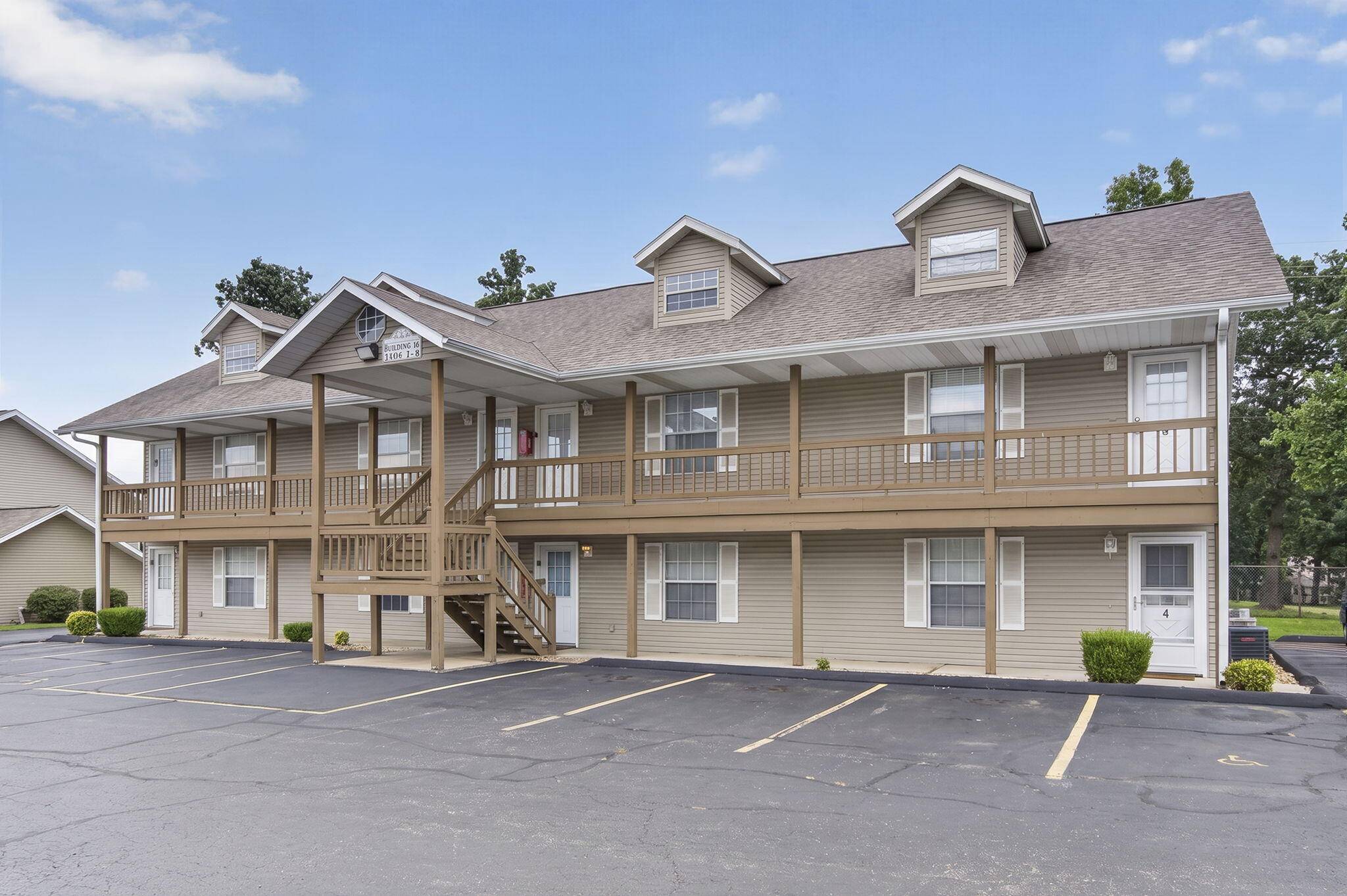 16 Fall Creek TRL #Apt 2, Branson, MO 65616