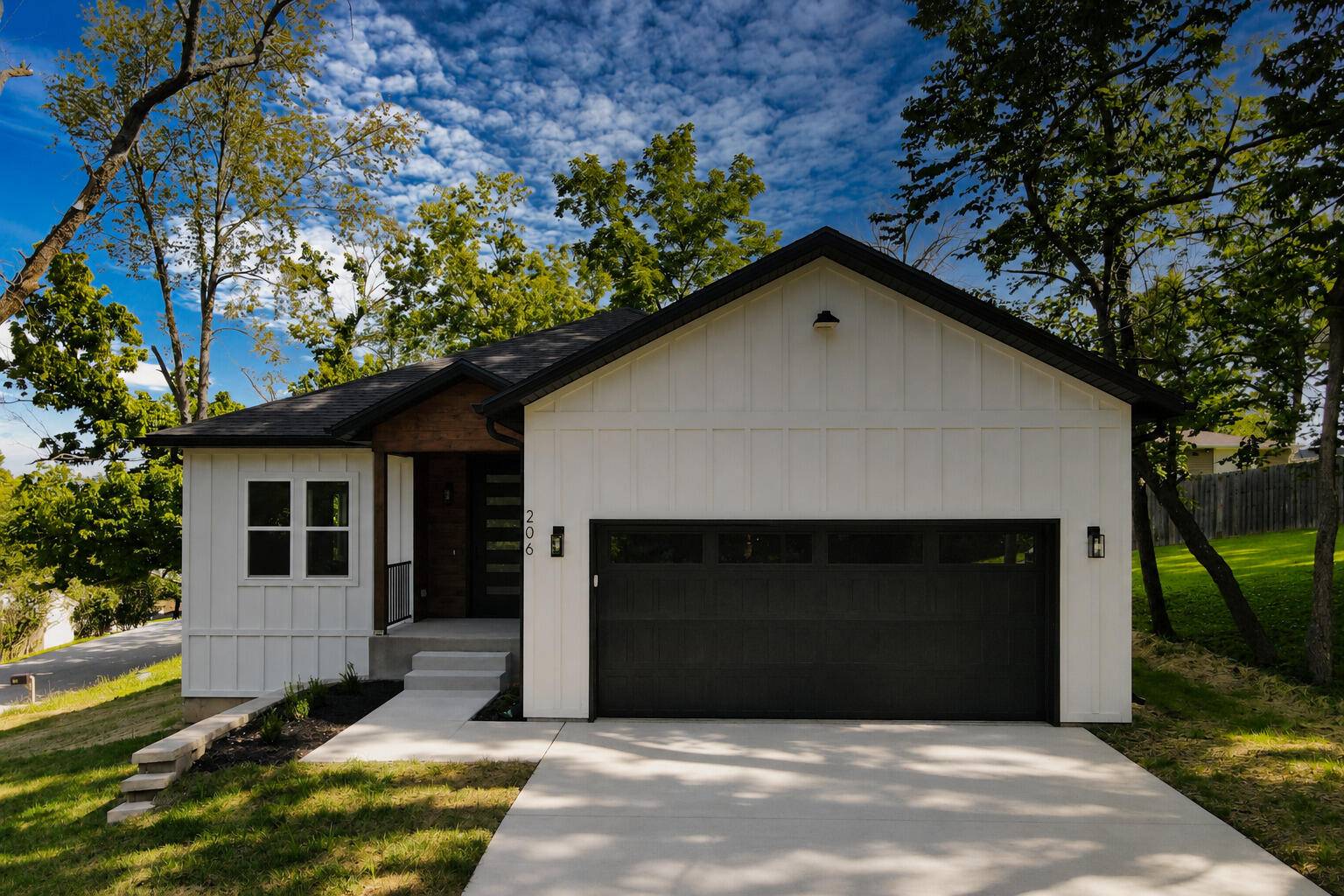 206 S 8th AVE, Ozark, MO 65721