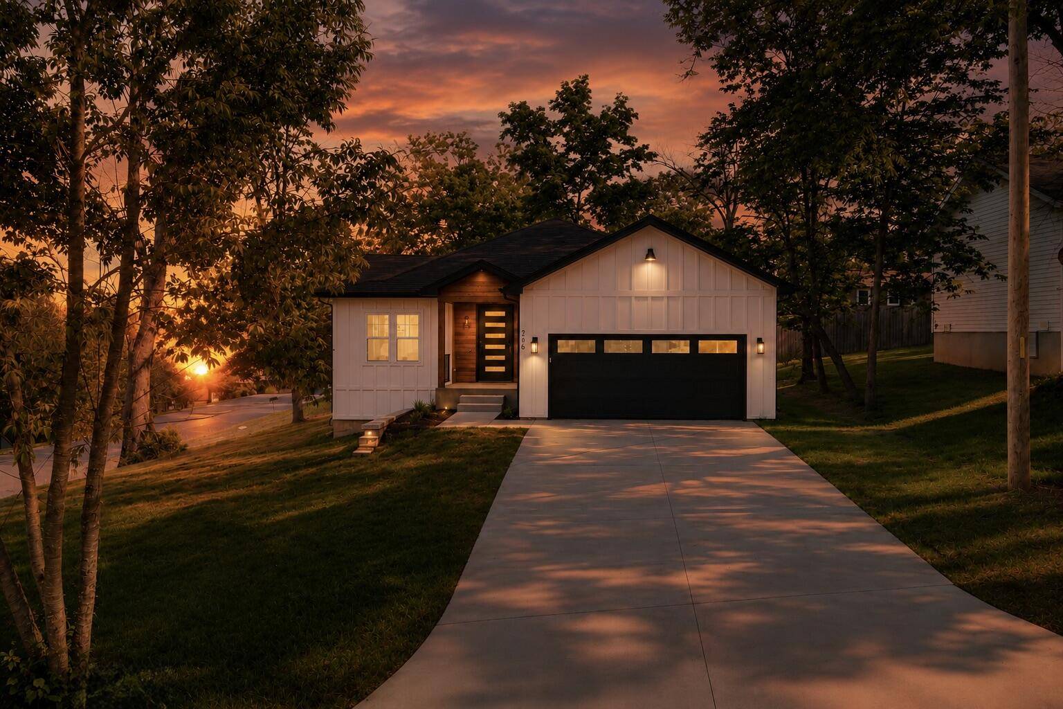 206 S 8th AVE, Ozark, MO 65721