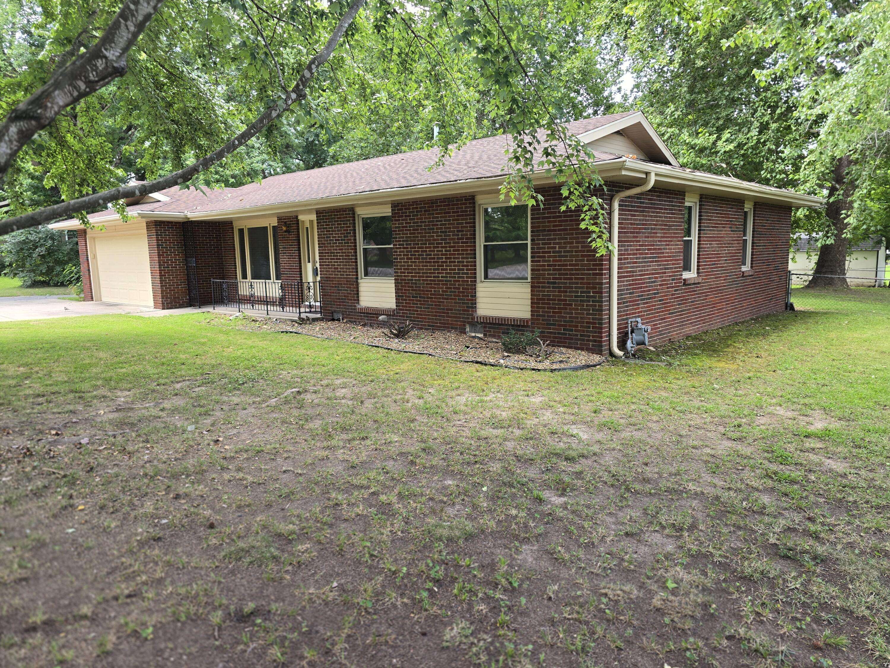 4321 S Ridgecrest DR, Springfield, MO 65810