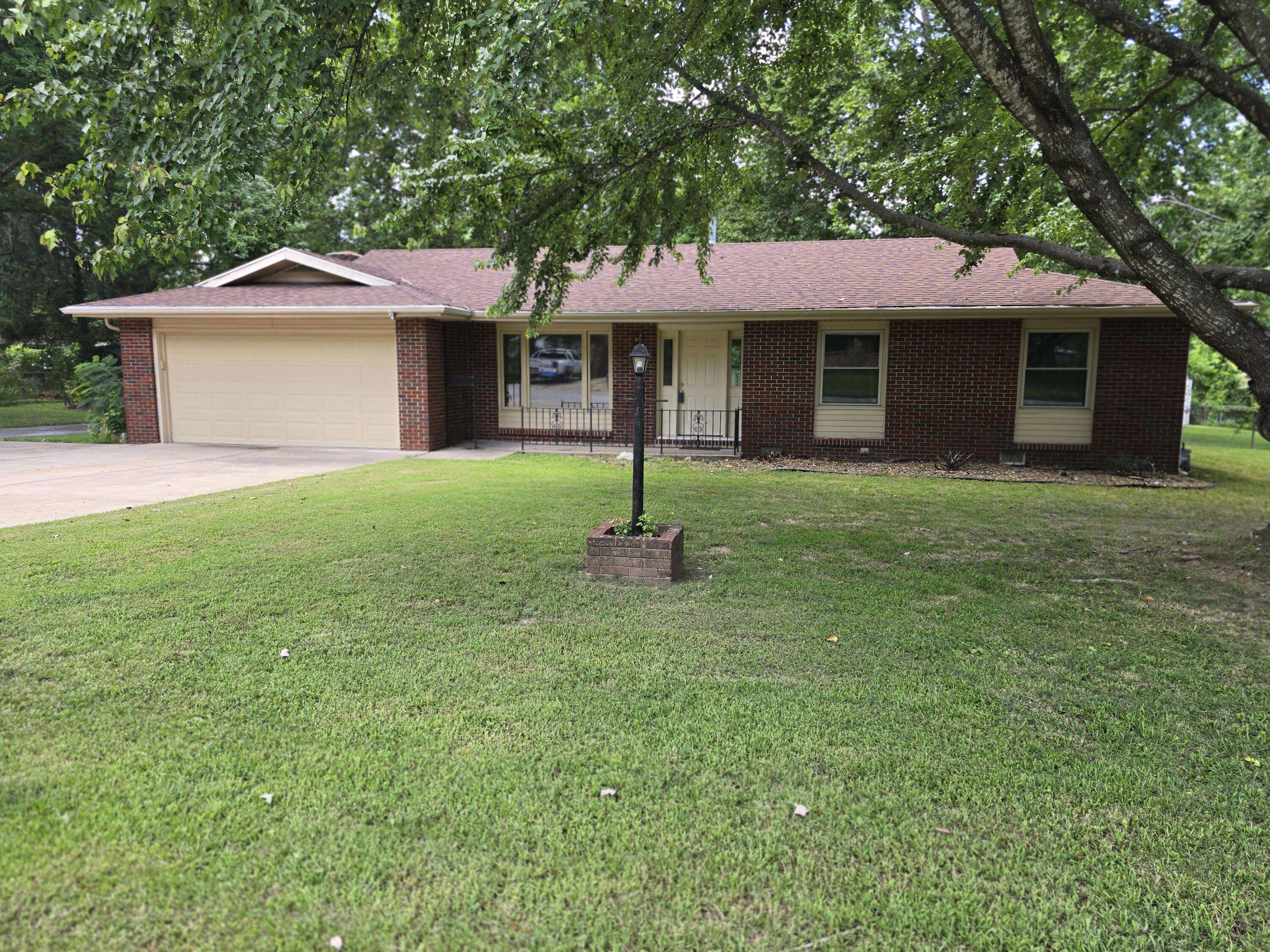 4321 S Ridgecrest DR, Springfield, MO 65810