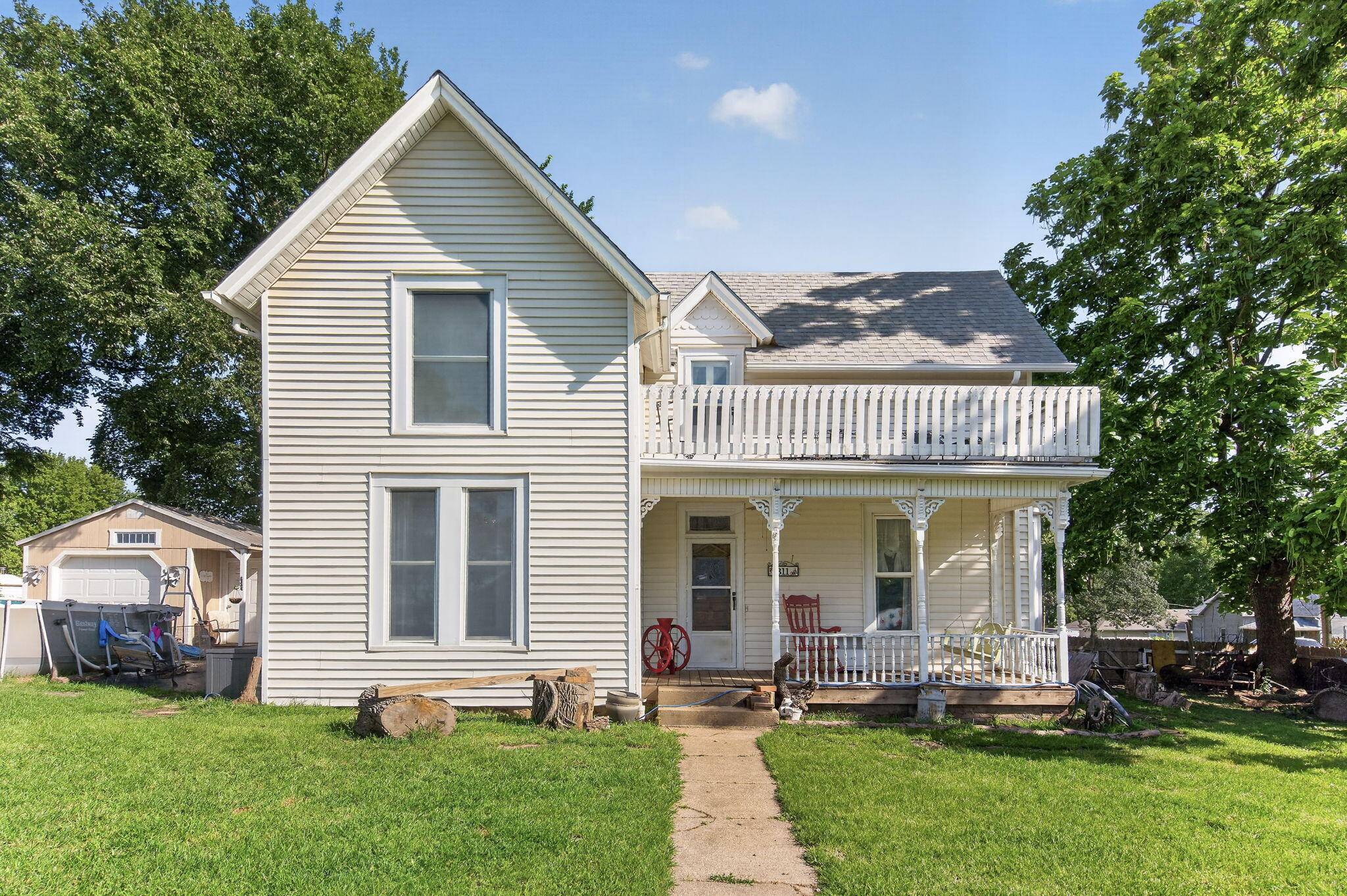 311 E Locust ST, Bolivar, MO 65613