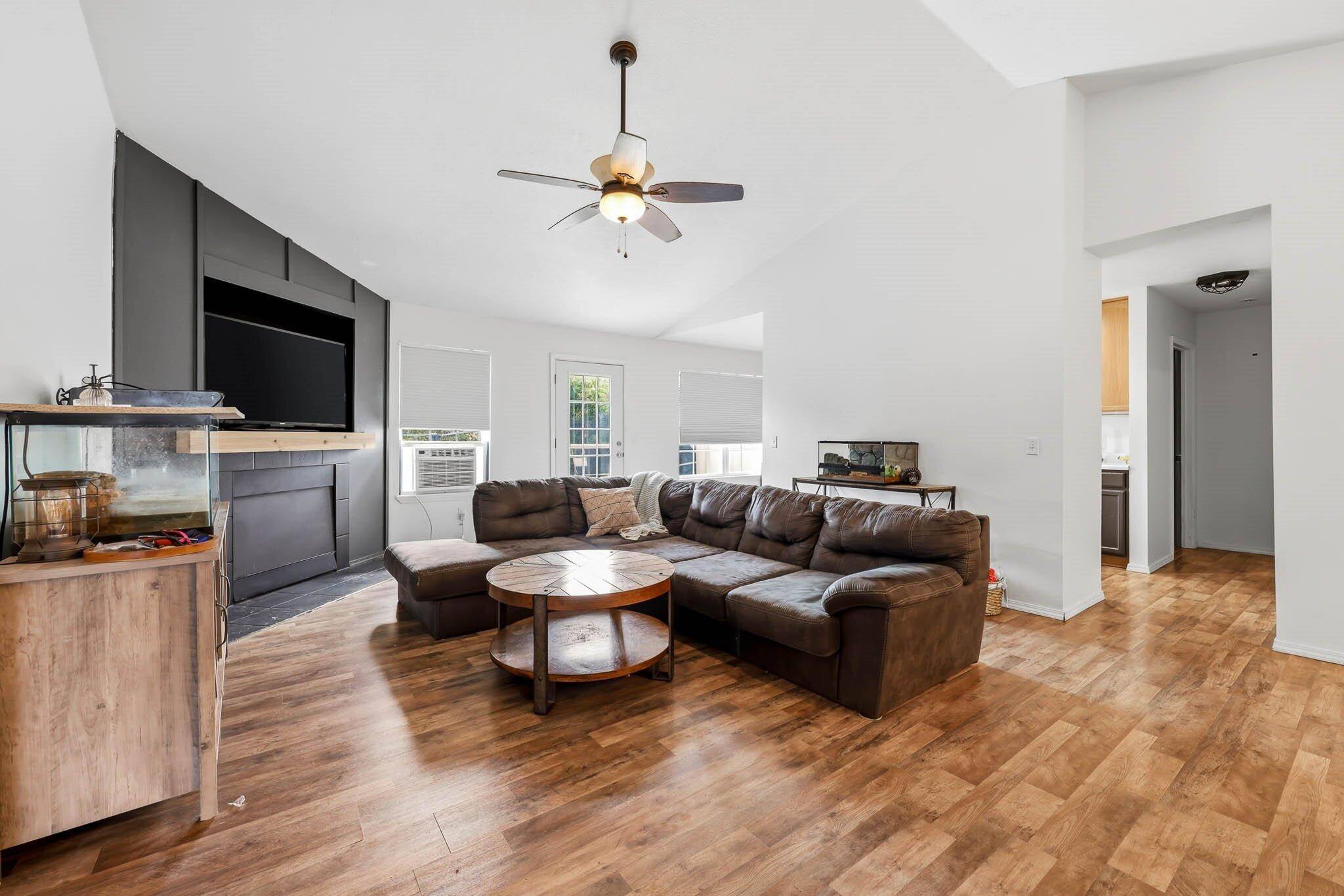 5414 W Lombard ST, Springfield, MO 65802