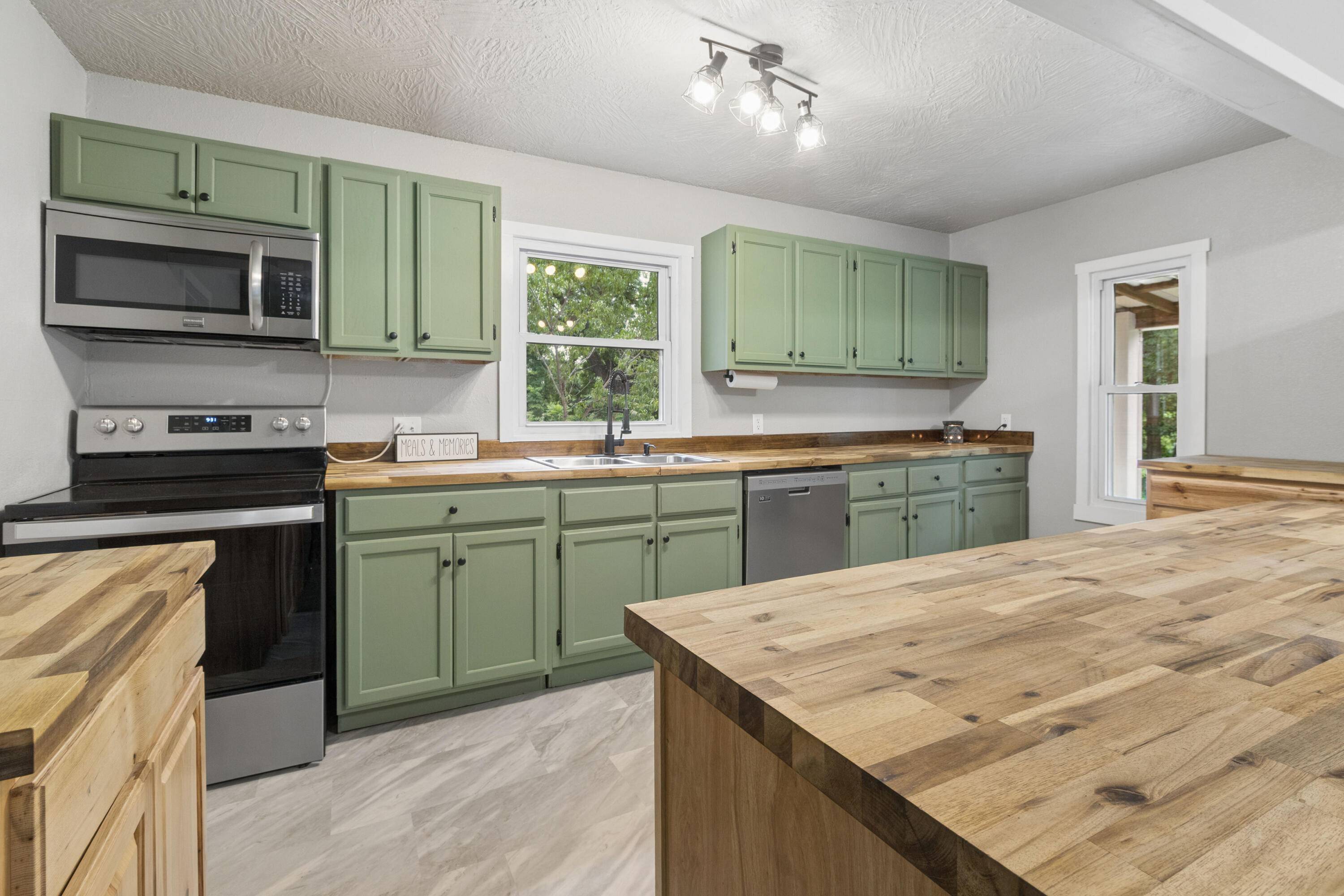761 N Dade 154 (Aka Clark) ST, Everton, MO 65646
