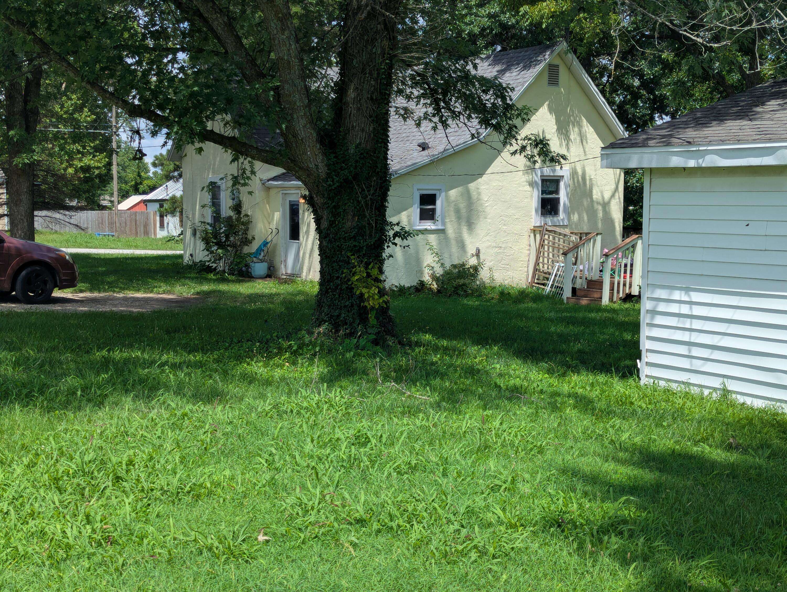 536 S Walnut ST, Marshfield, MO 65706
