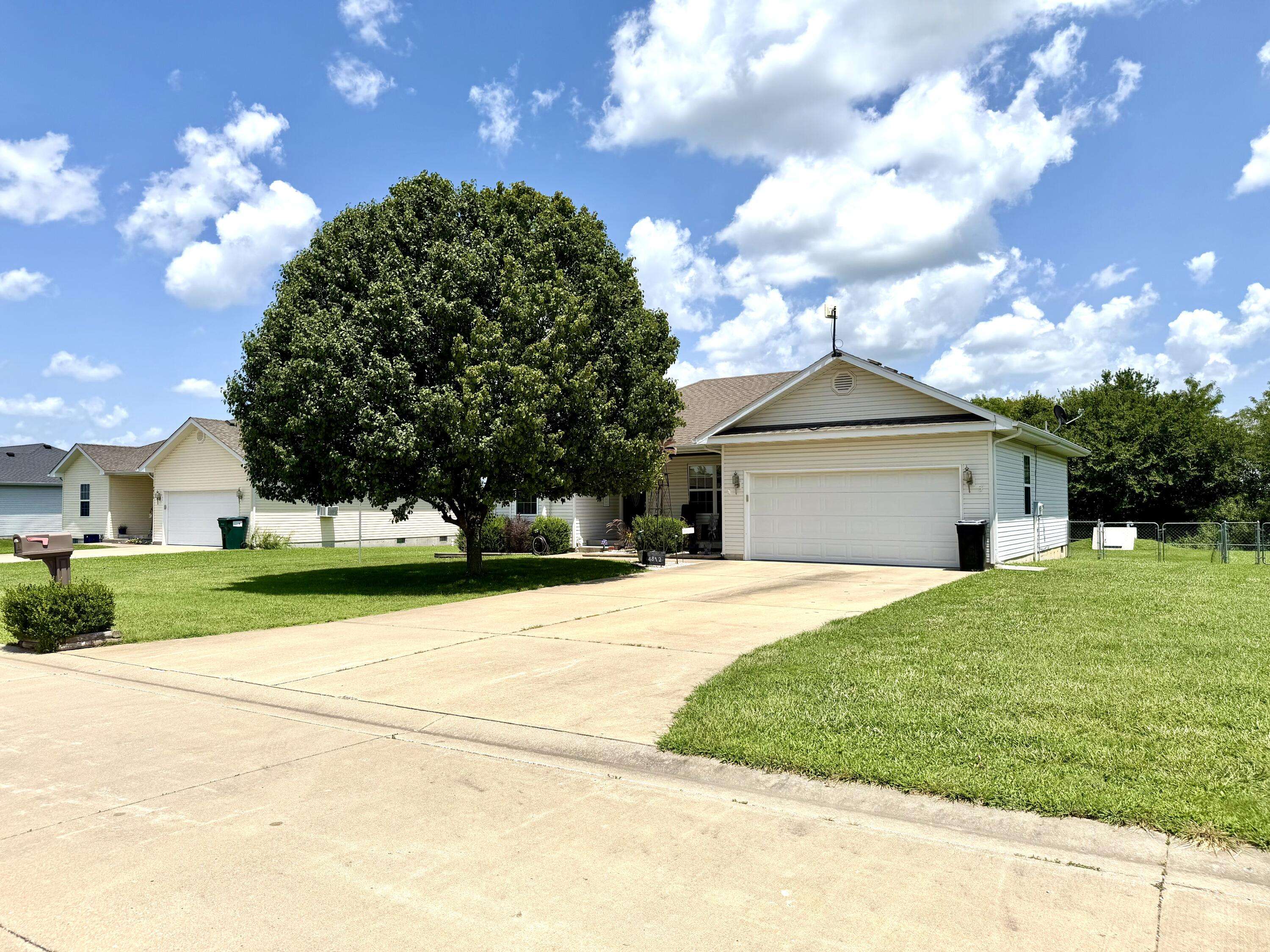 4812 S 130th RD, Bolivar, MO 65613