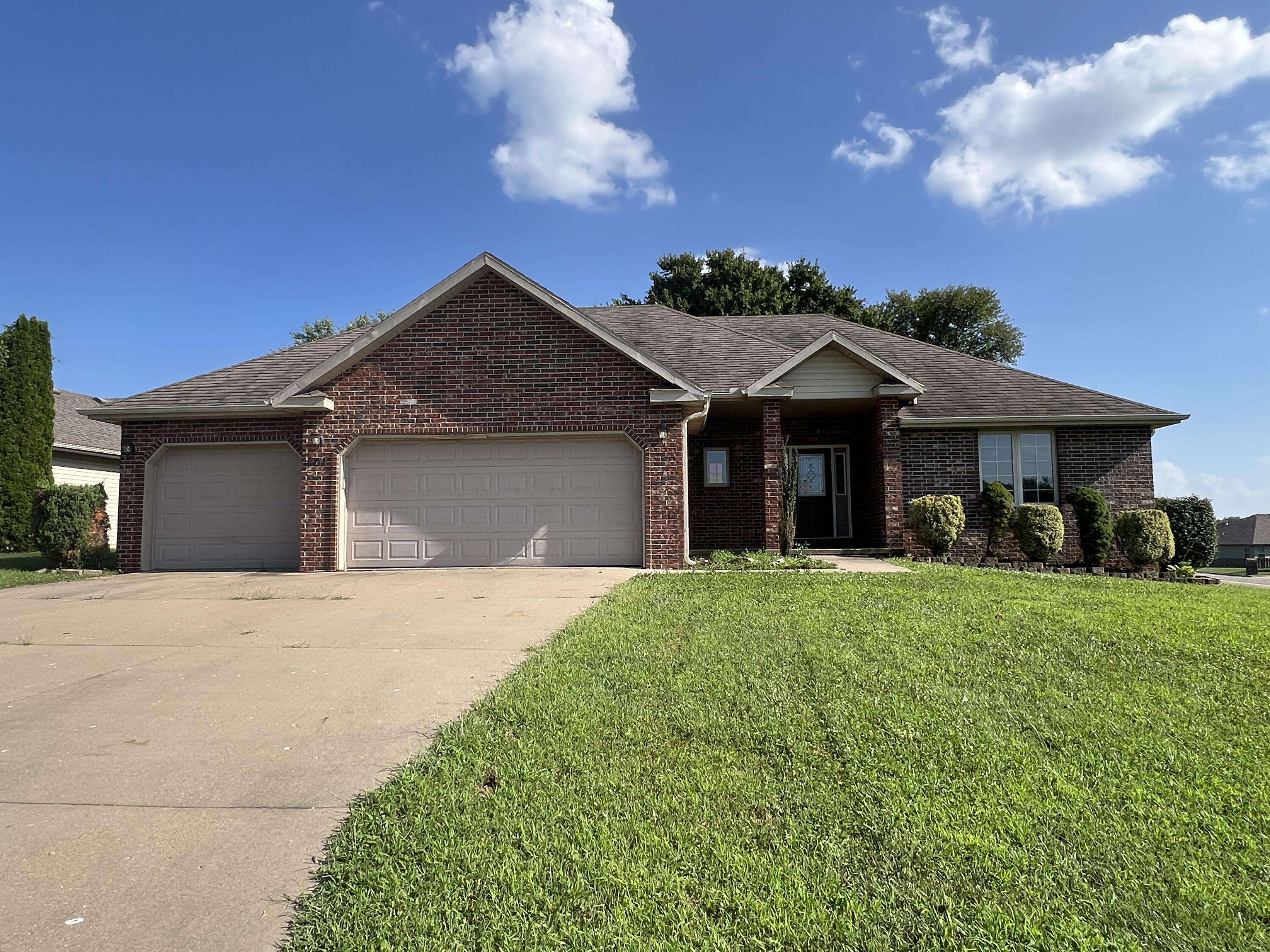 501 Falcon Heights, Rogersville, MO 65742