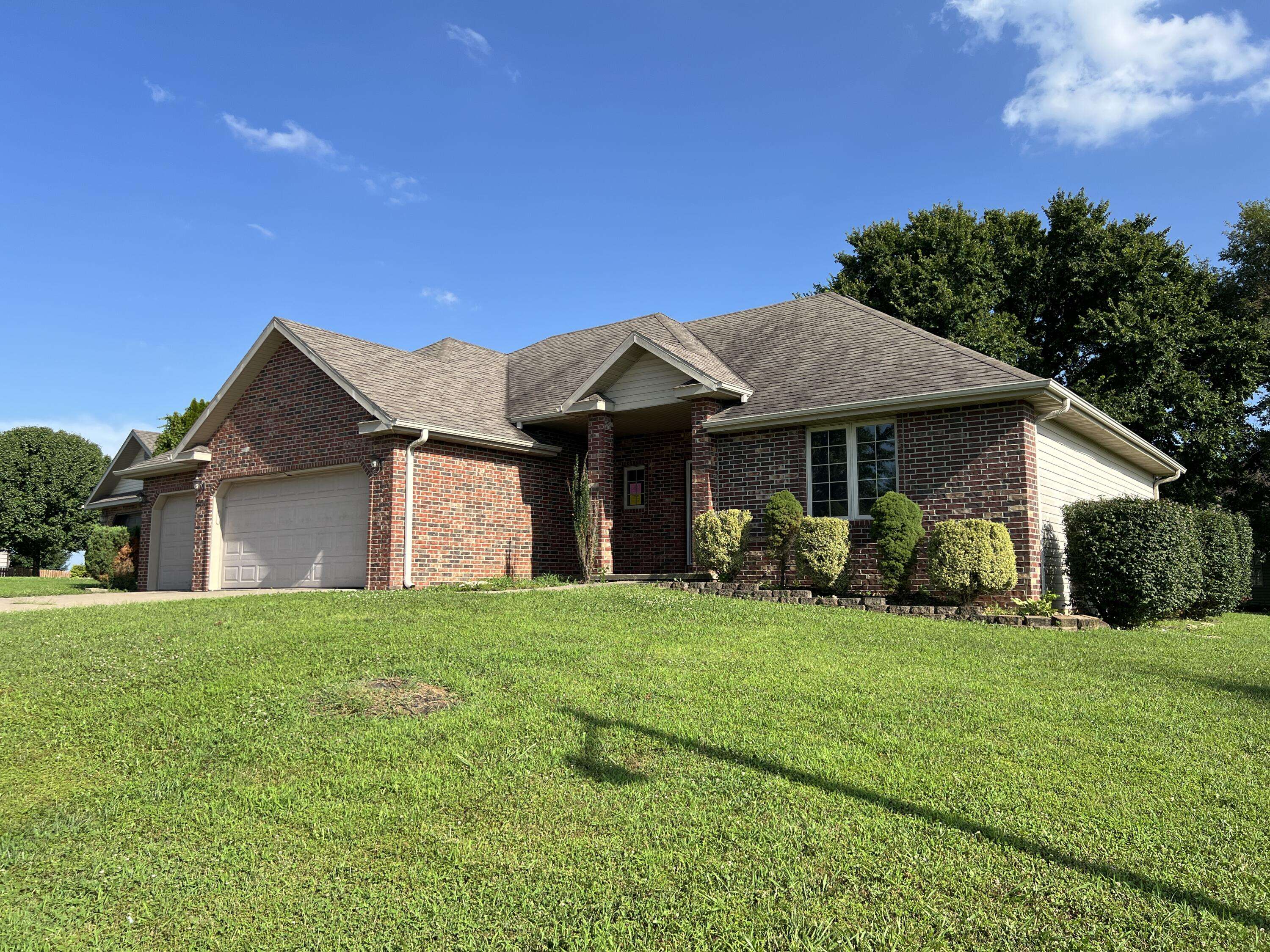 501 Falcon Heights, Rogersville, MO 65742