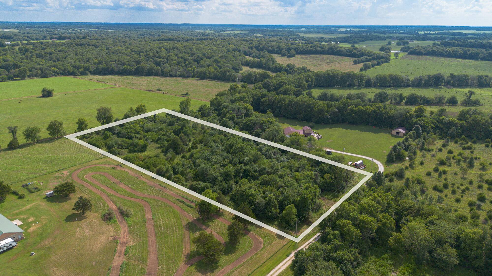 000 Moonshadow LN, Springfield, MO 65802