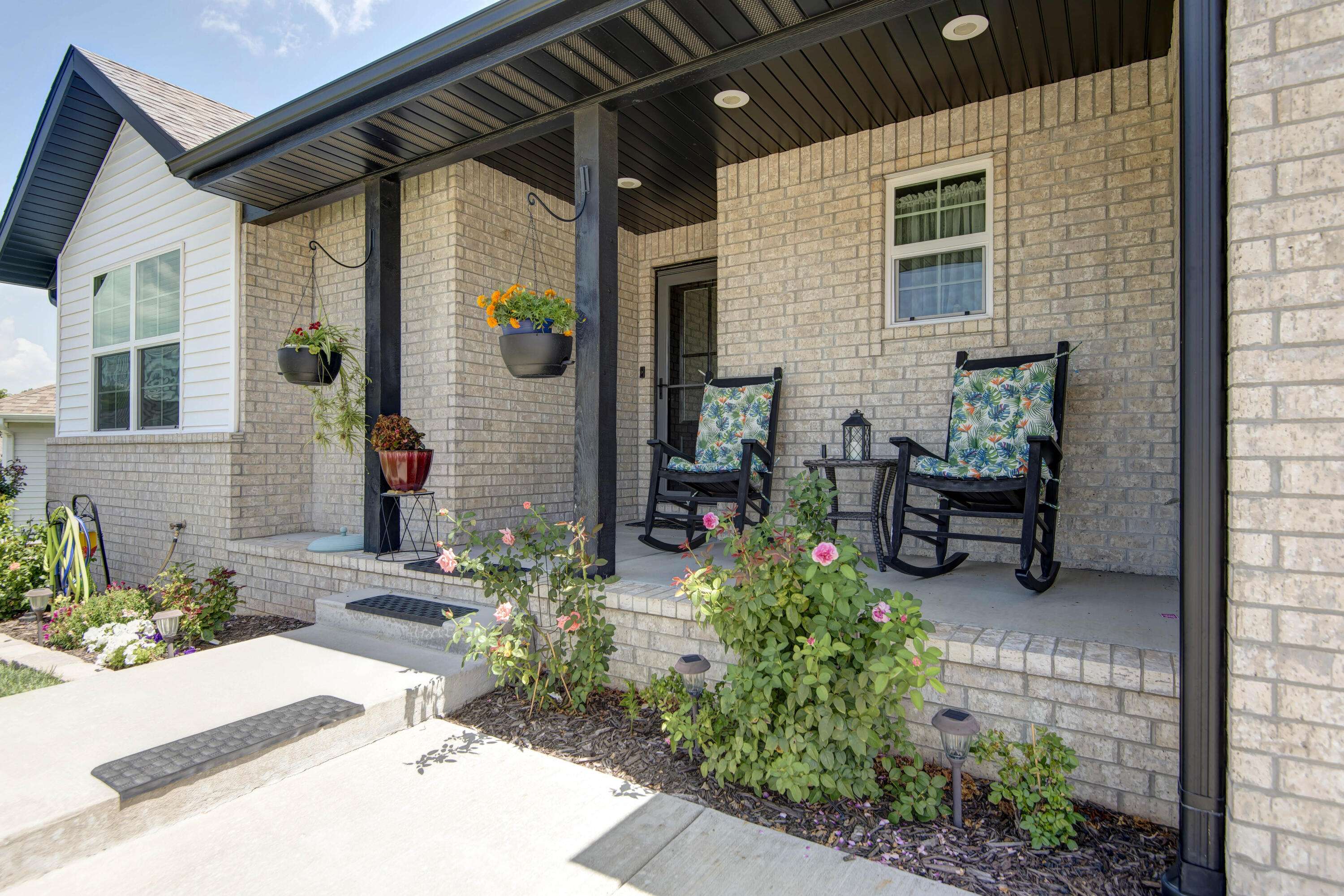 813 E Brewer AVE, Nixa, MO 65714