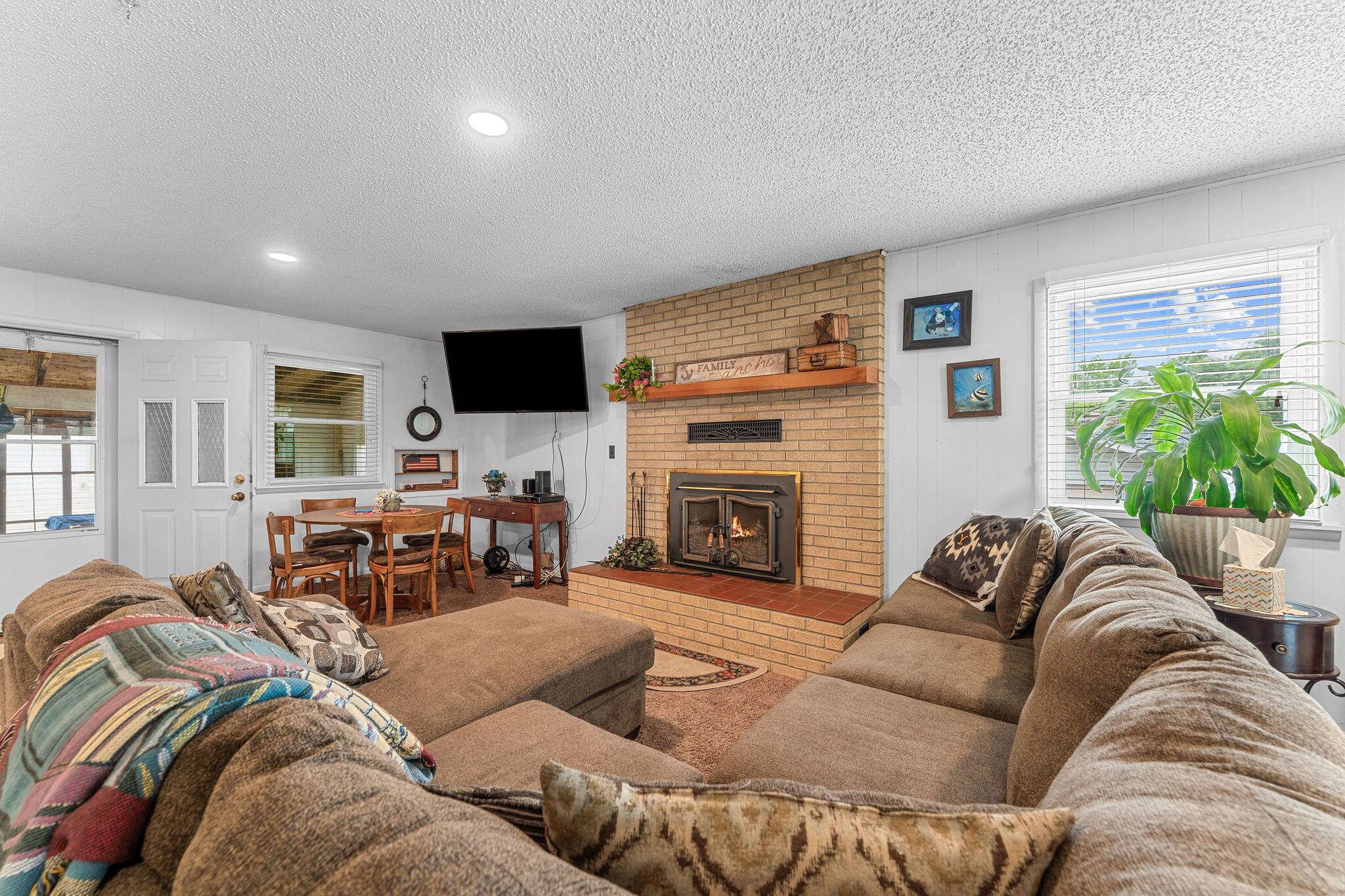 25691 Hillcrest DR, Shell Knob, MO 65747