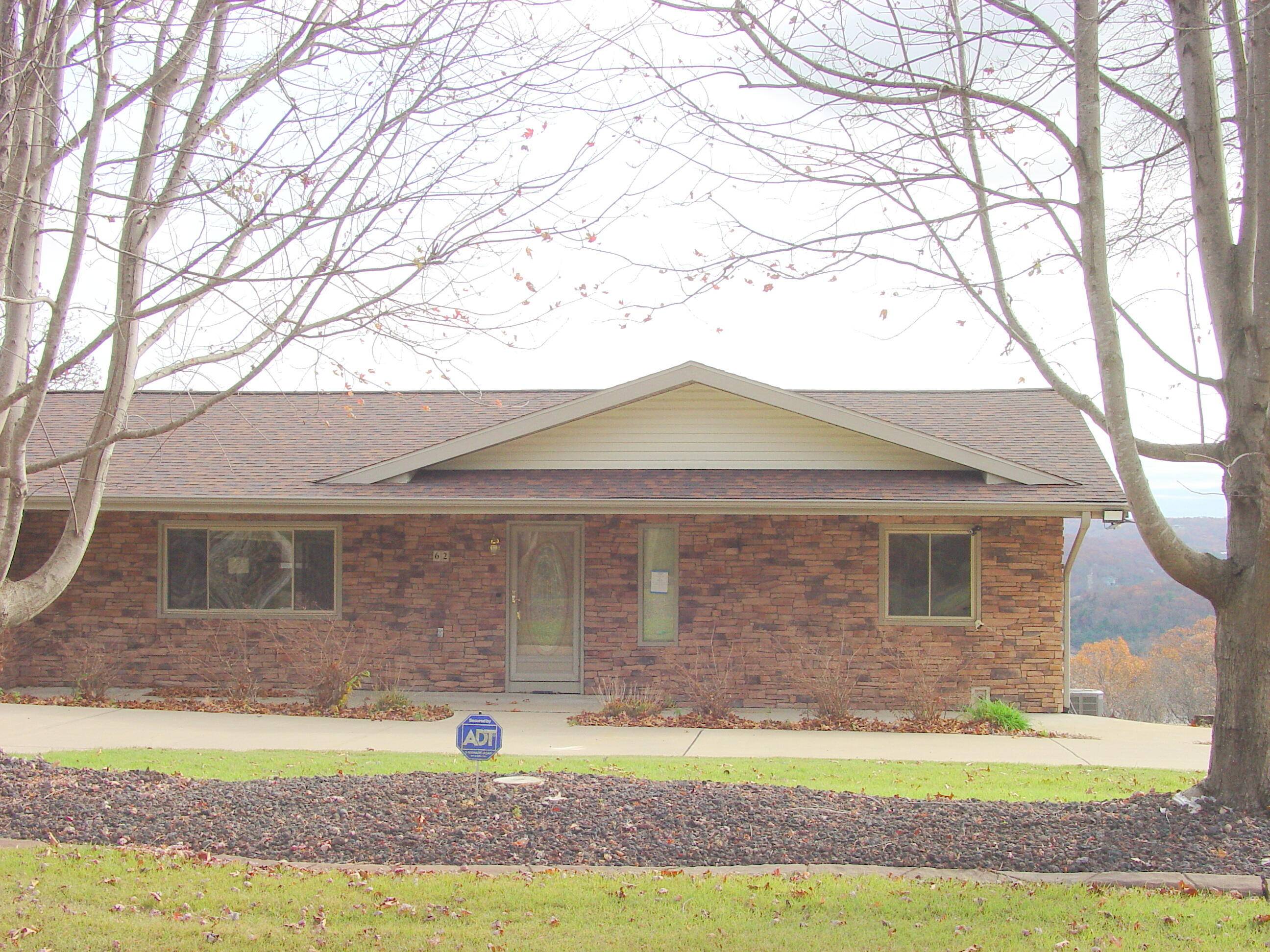 62 S Ridge LN, Blue Eye, MO 65611