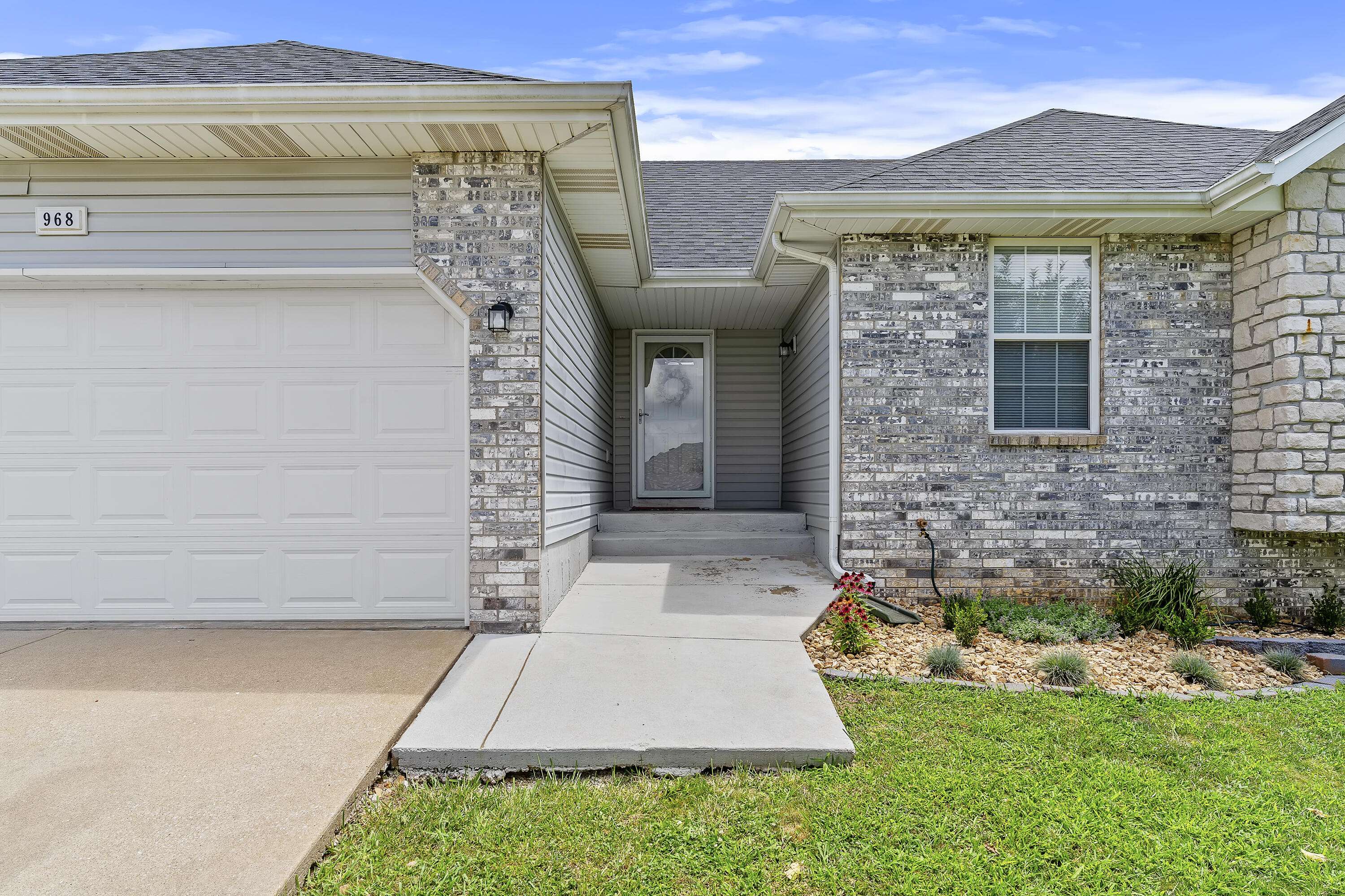 968 S Redwood ST, Nixa, MO 65714
