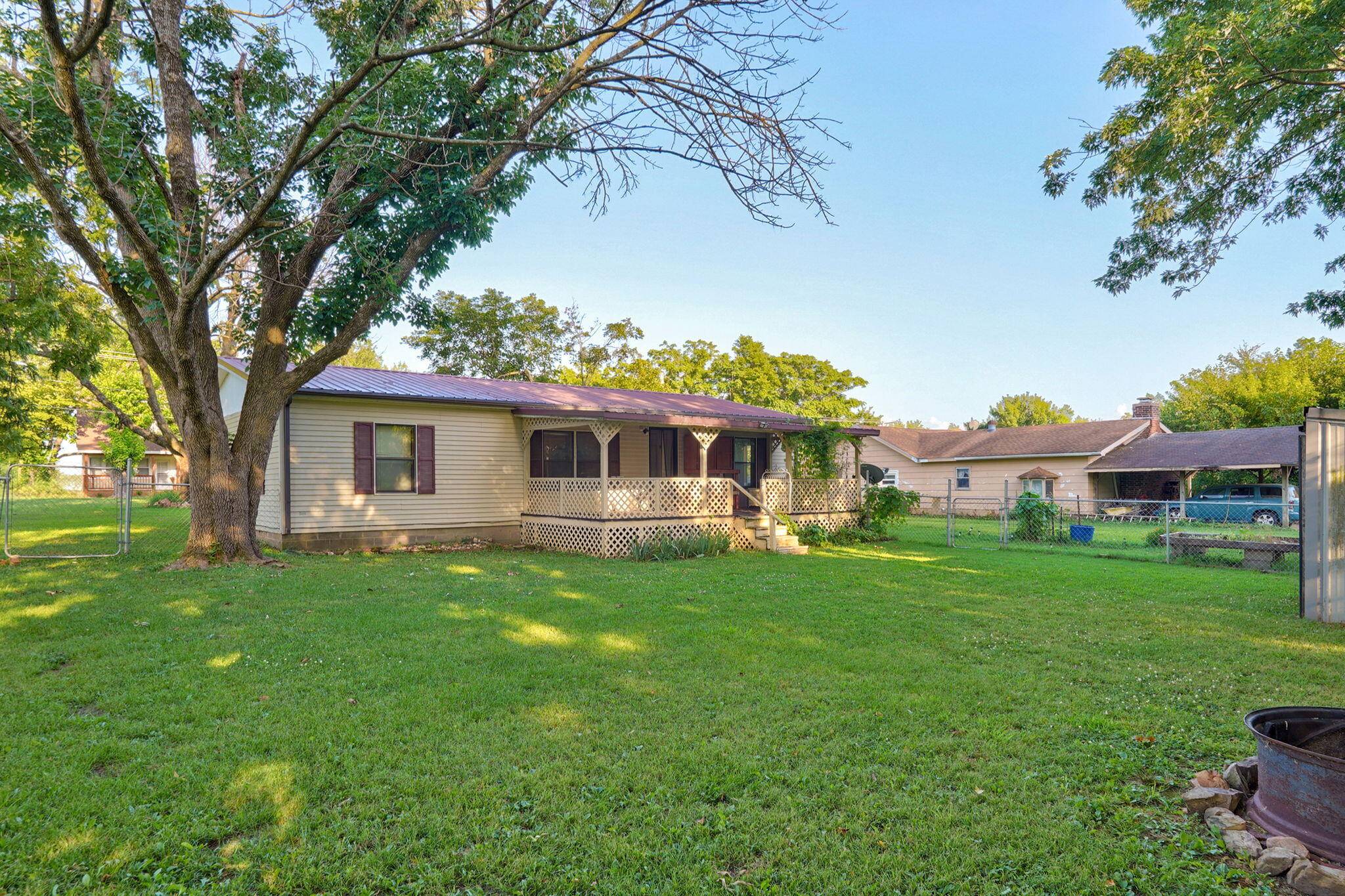 311 S Gilmore ST, Miller, MO 65707