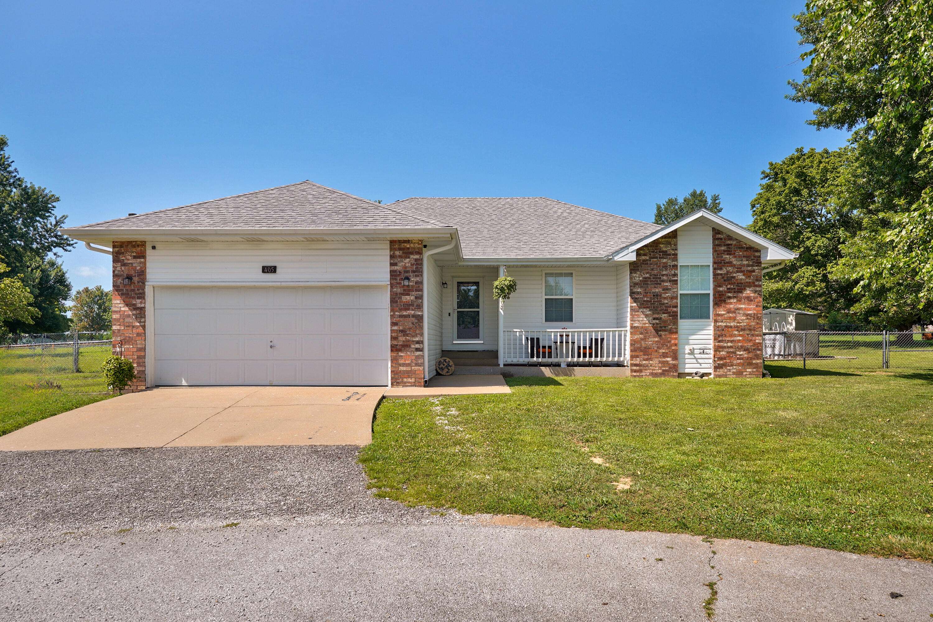 405 Lynn DR, Clever, MO 65631