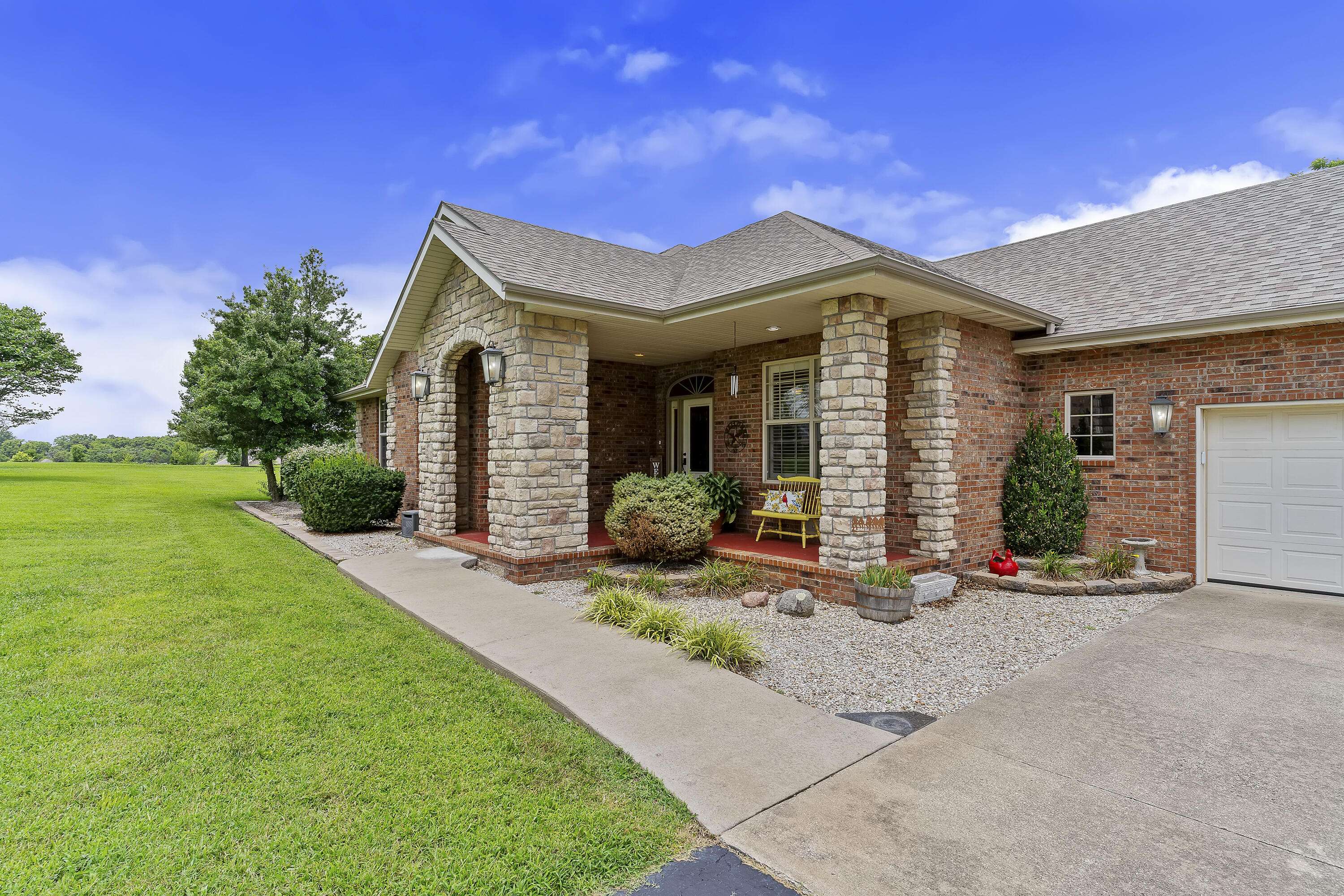 4465 N Raintree DR, Willard, MO 65781