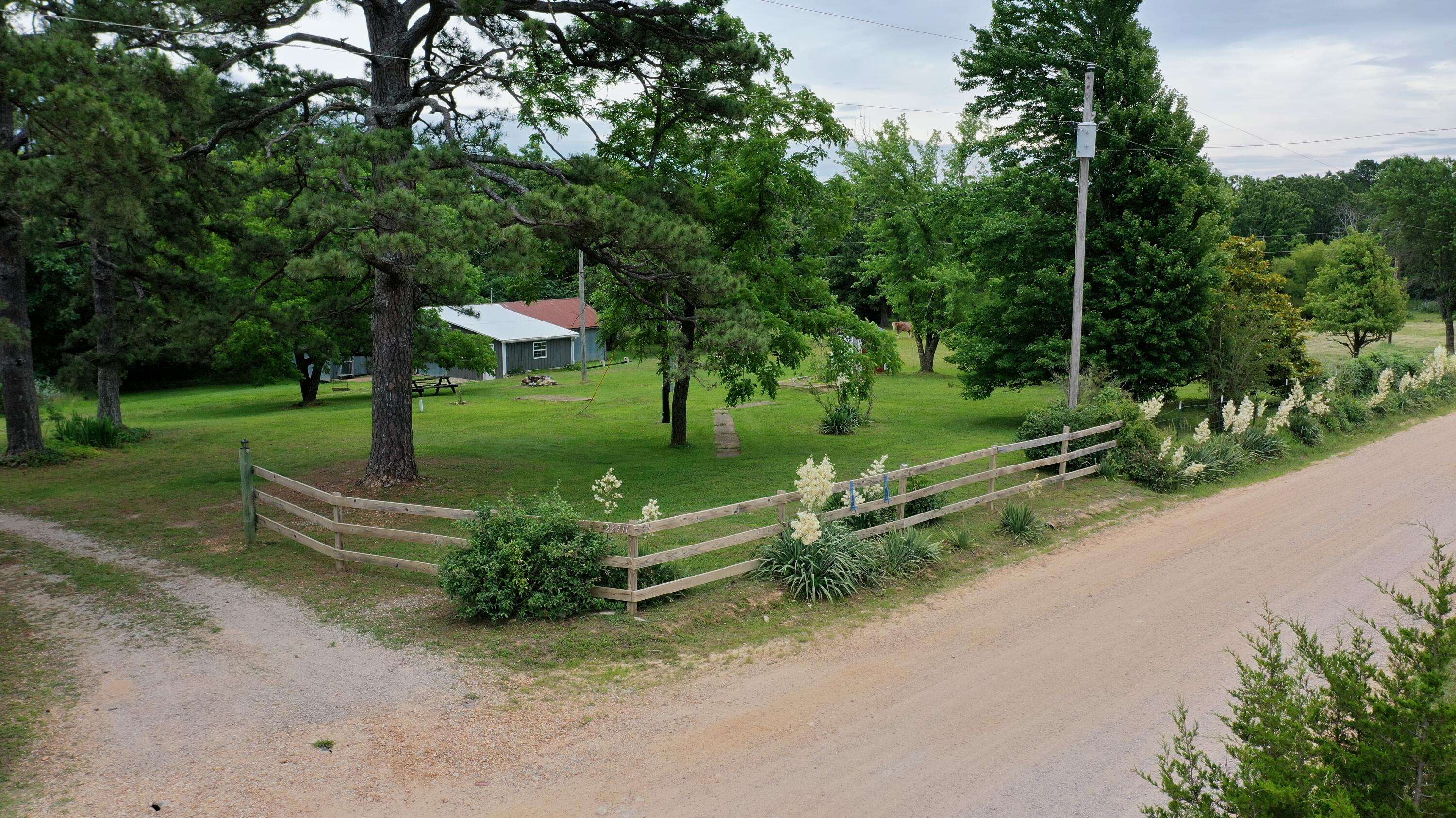 22711 Center Valley RD, Hartshorn, MO 65479