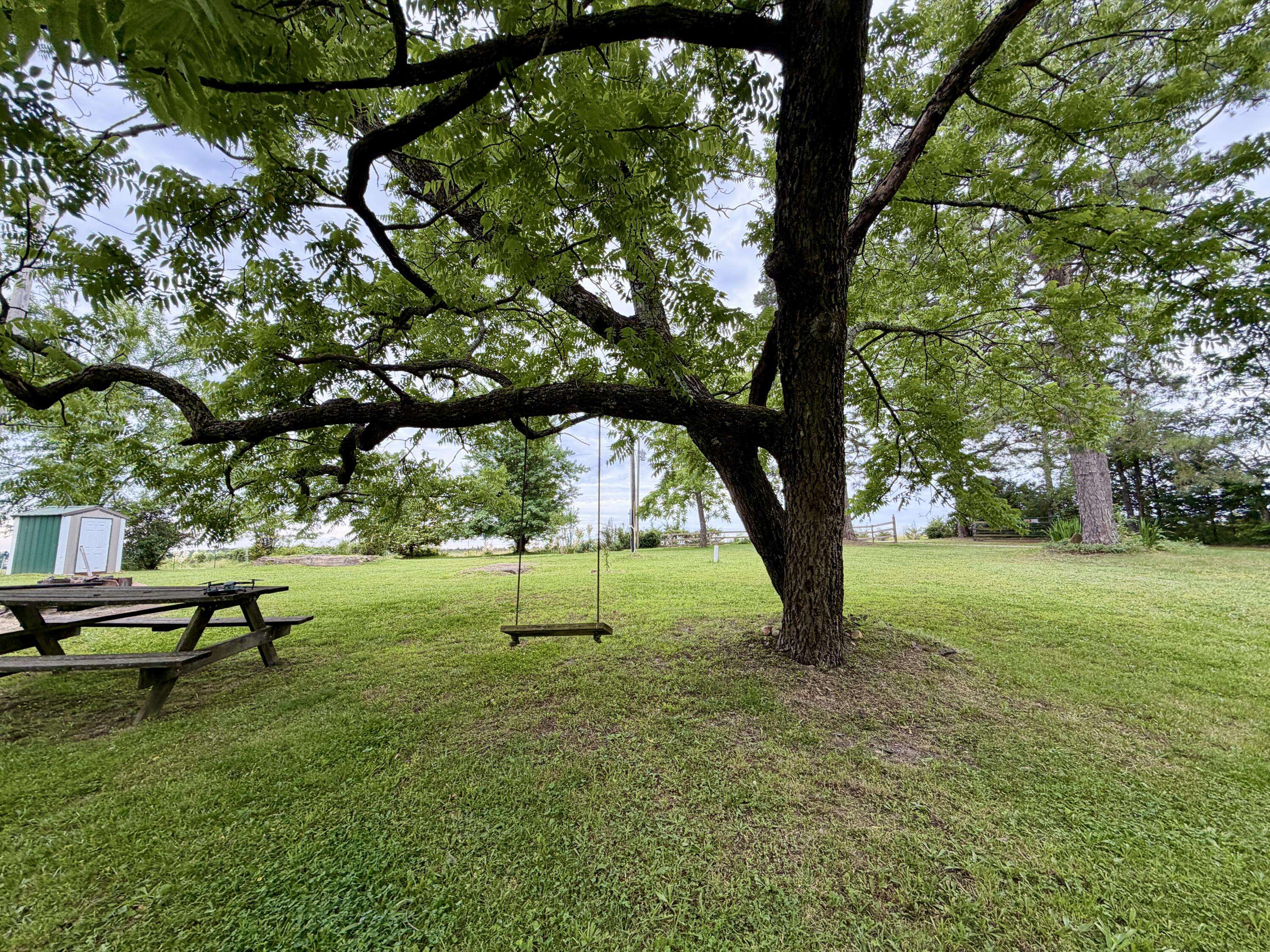 22711 Center Valley RD, Hartshorn, MO 65479