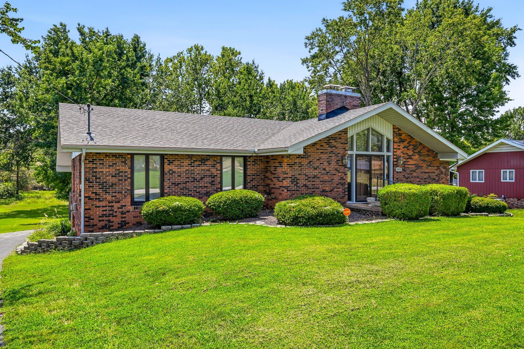 1050 E Camorene ST, Springfield, MO 65803