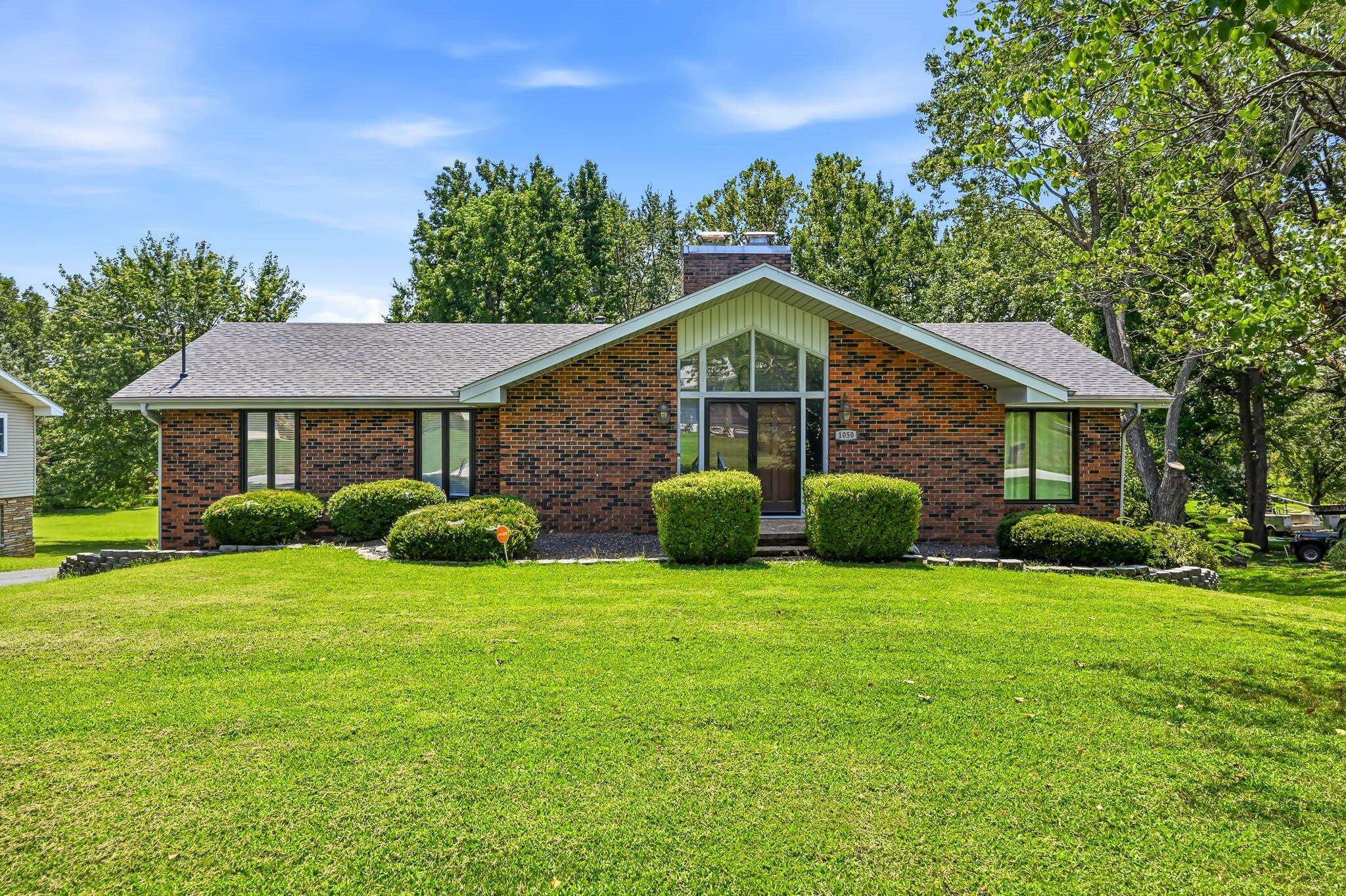 1050 E Camorene ST, Springfield, MO 65803