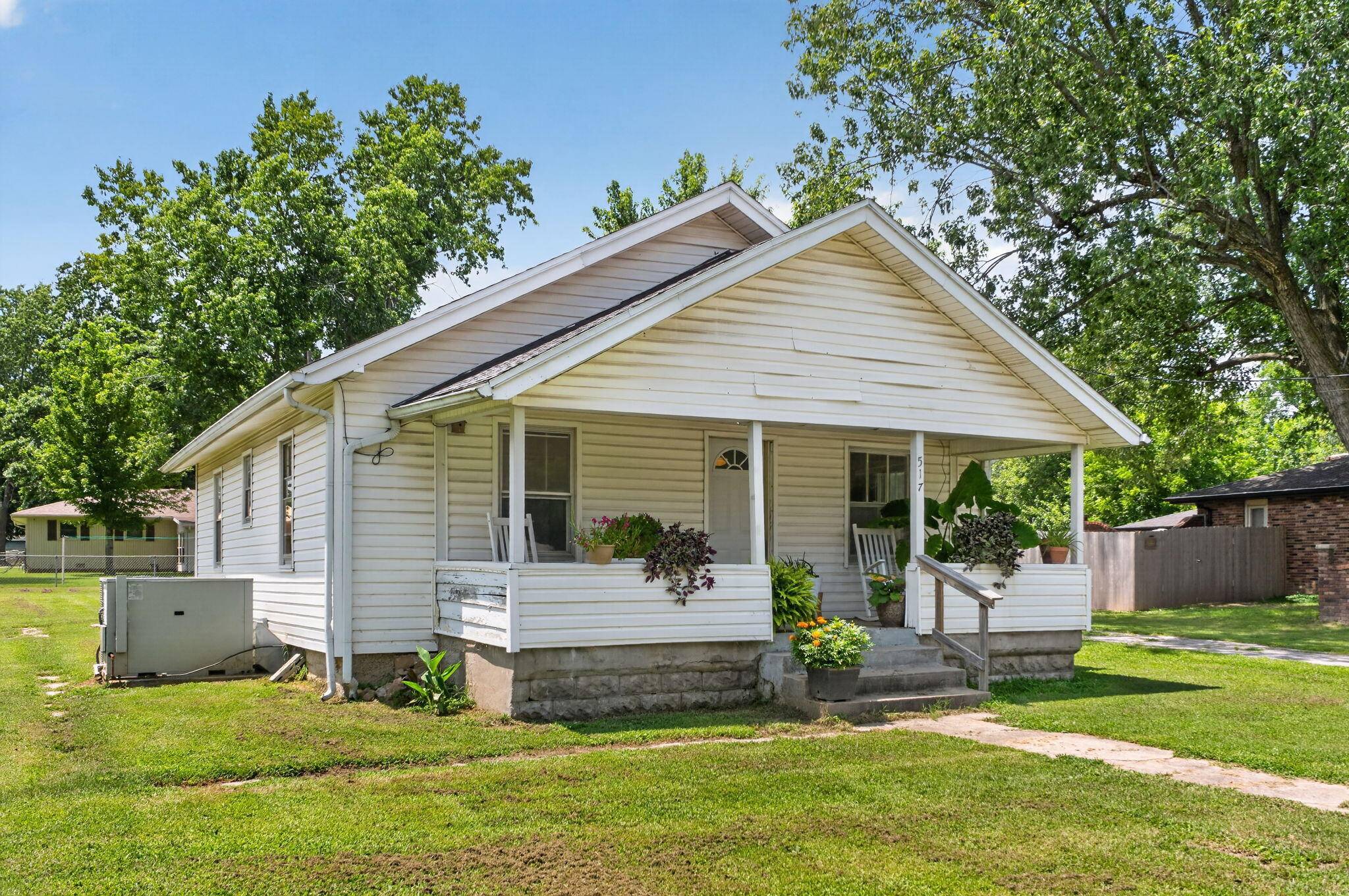 517 S Missouri ST, Marionville, MO 65705