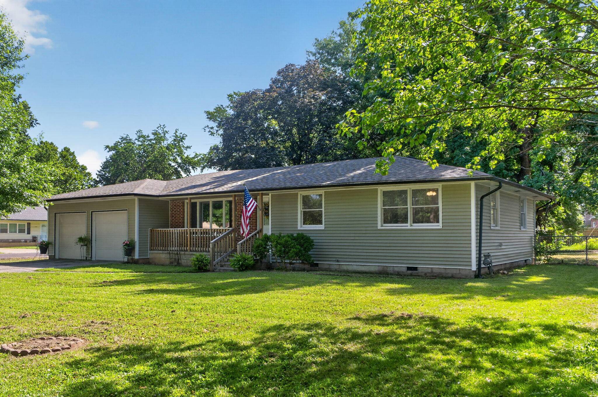 515 Grand ST, Monett, MO 65708