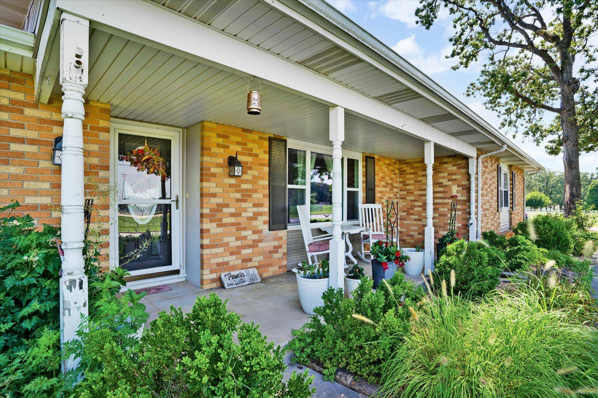 1731 E Aldrich RD, Bolivar, MO 65613