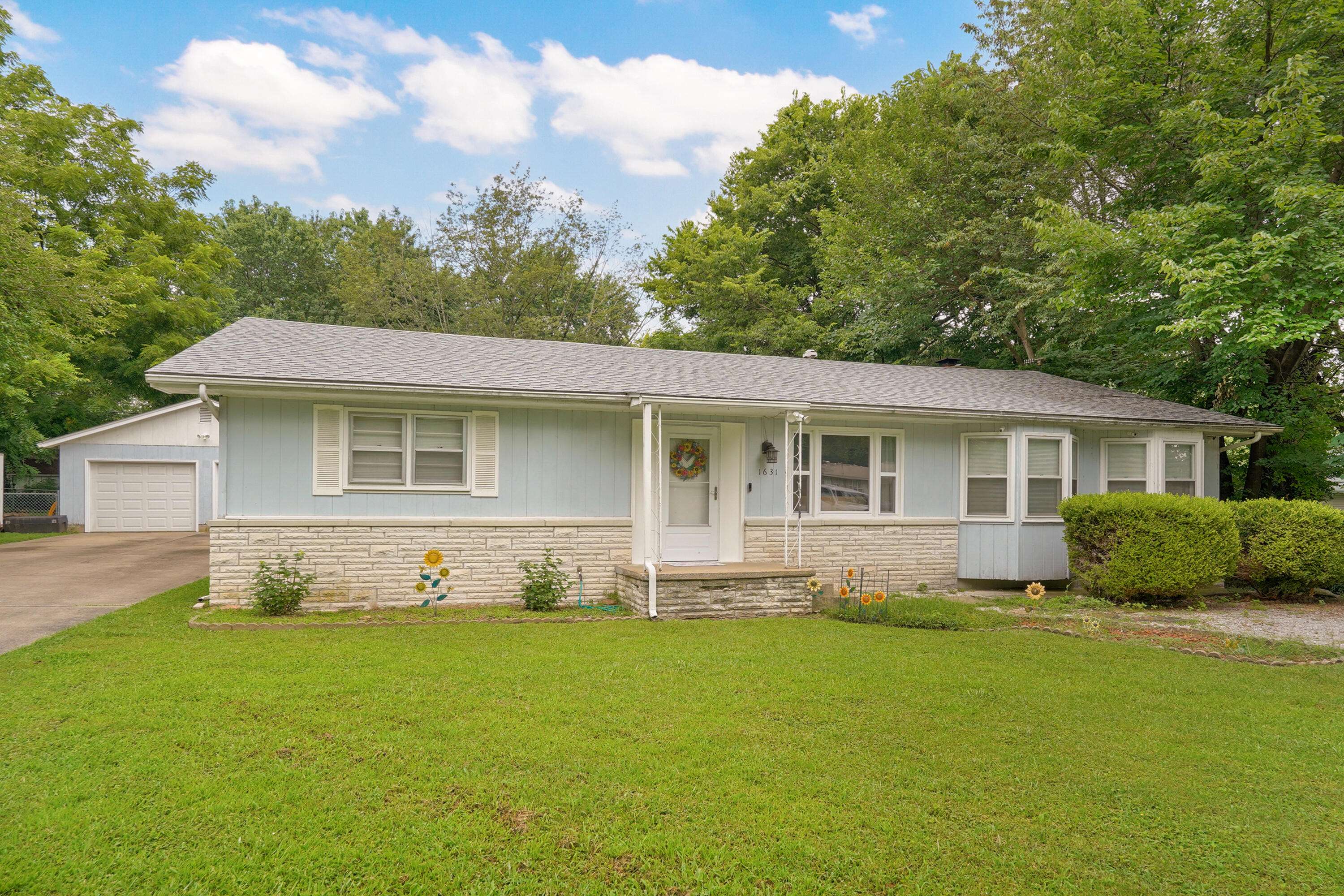 1631 N Patterson AVE, Springfield, MO 65803