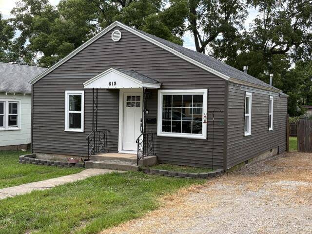 613 E Highland ST, Aurora, MO 65605
