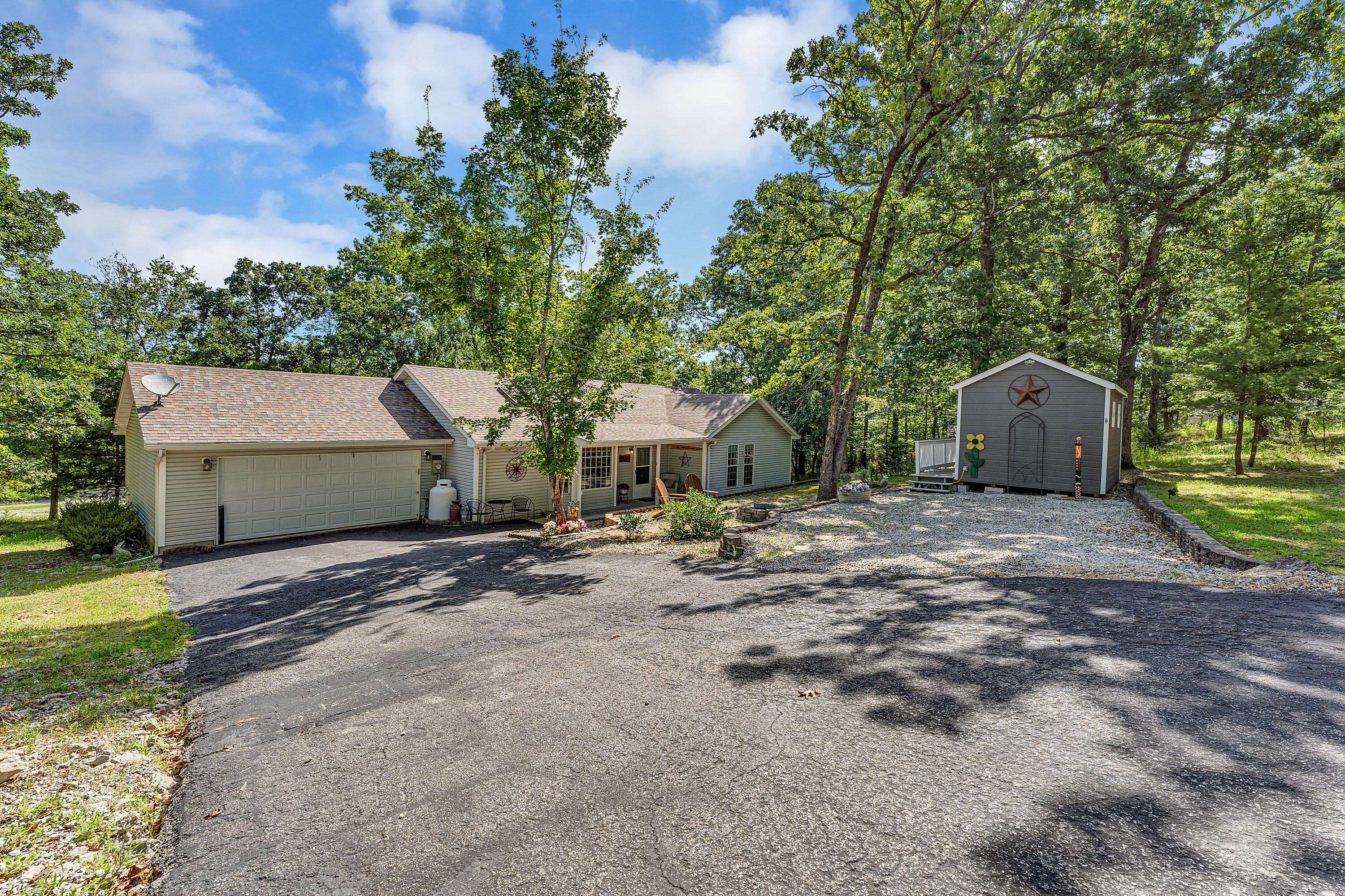 81 Deer Ridge TRL, Kimberling City, MO 65686