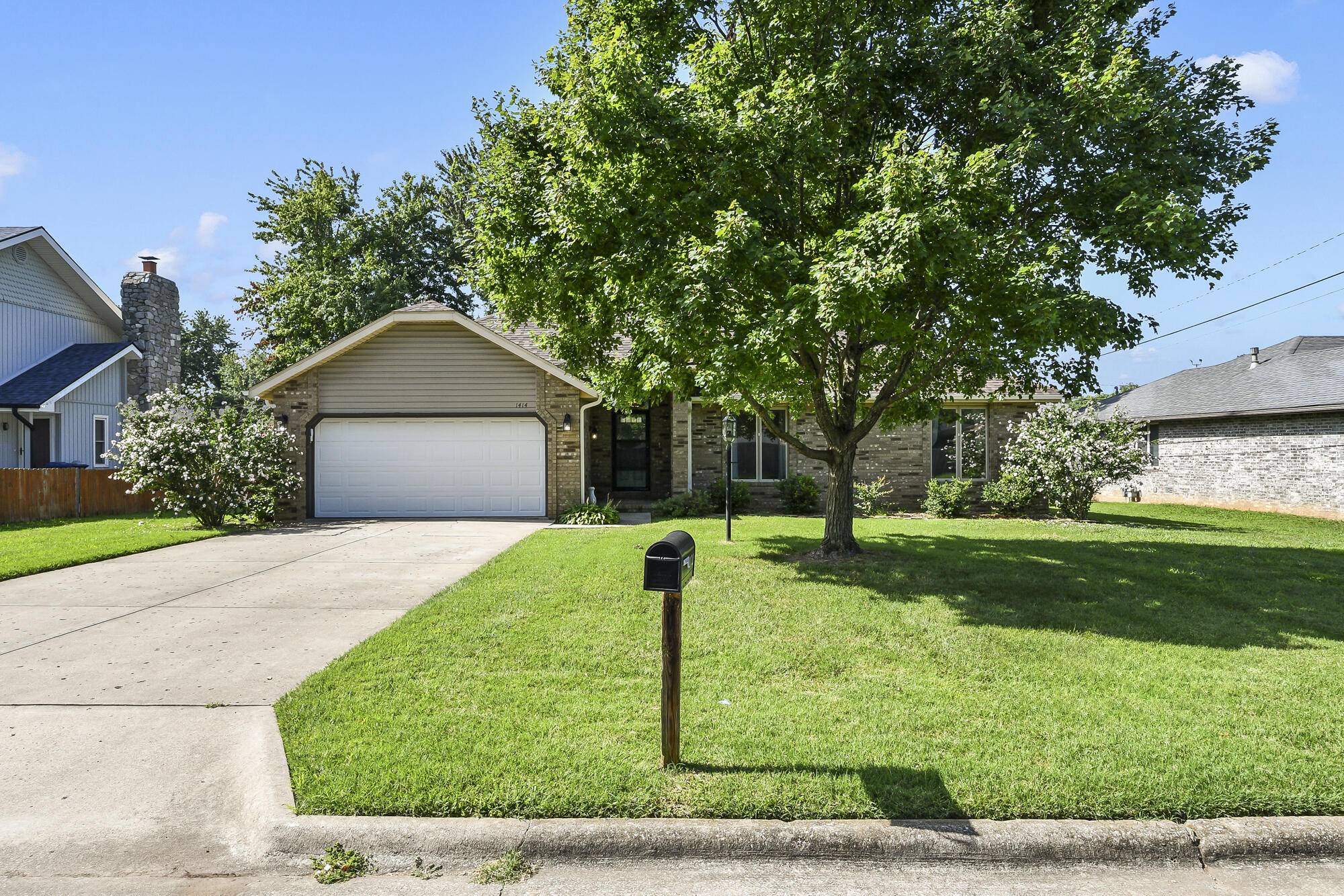 1414 E Arlington ST, Springfield, MO 65803
