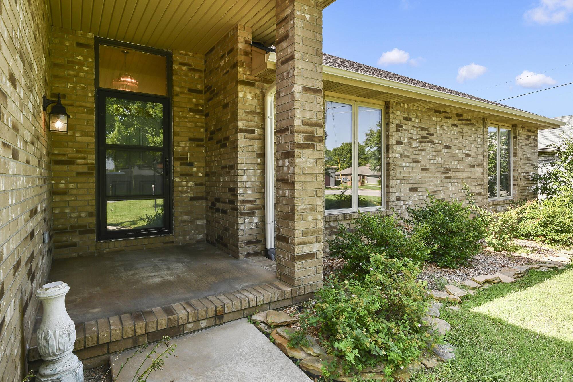 1414 E Arlington ST, Springfield, MO 65803