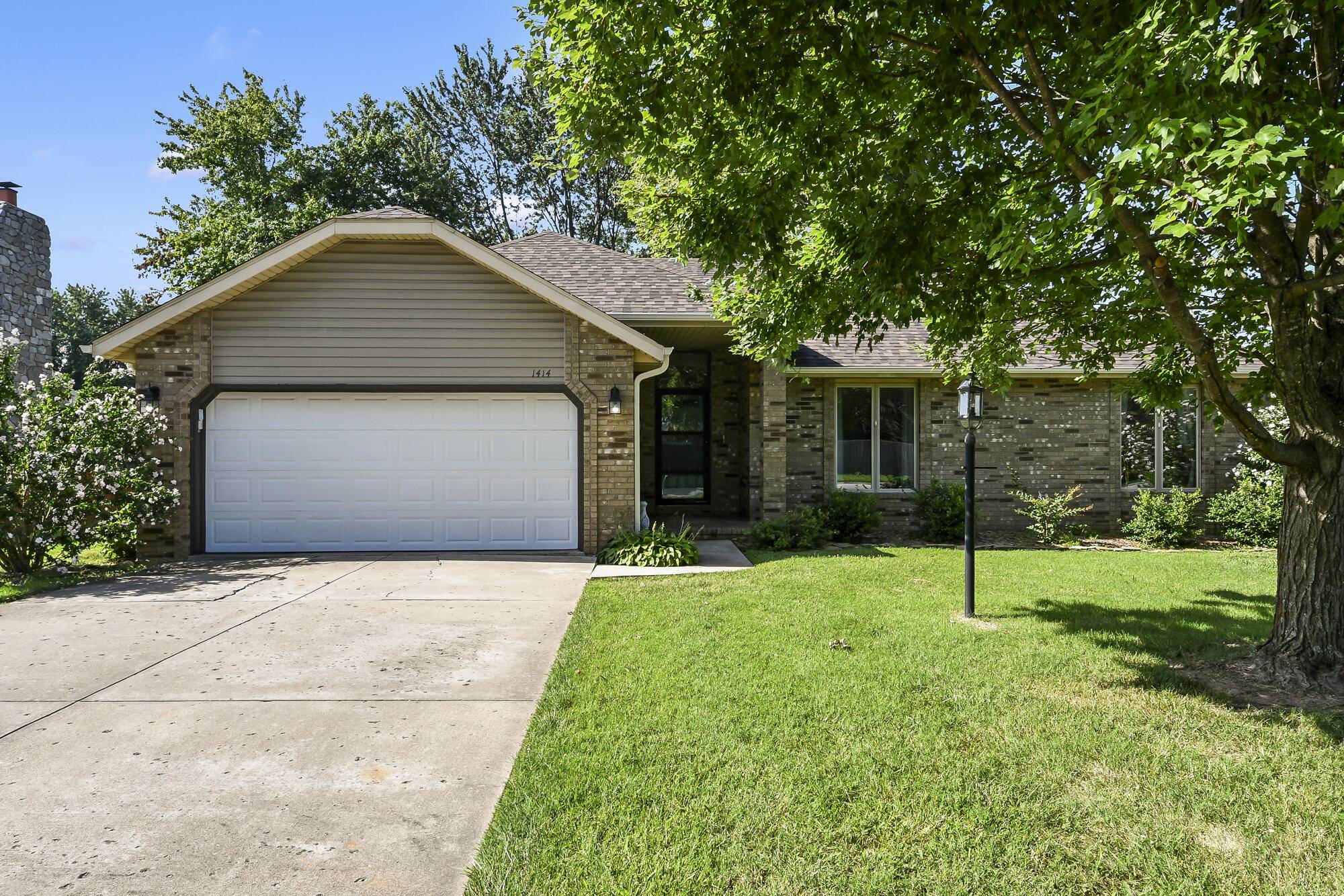1414 E Arlington ST, Springfield, MO 65803