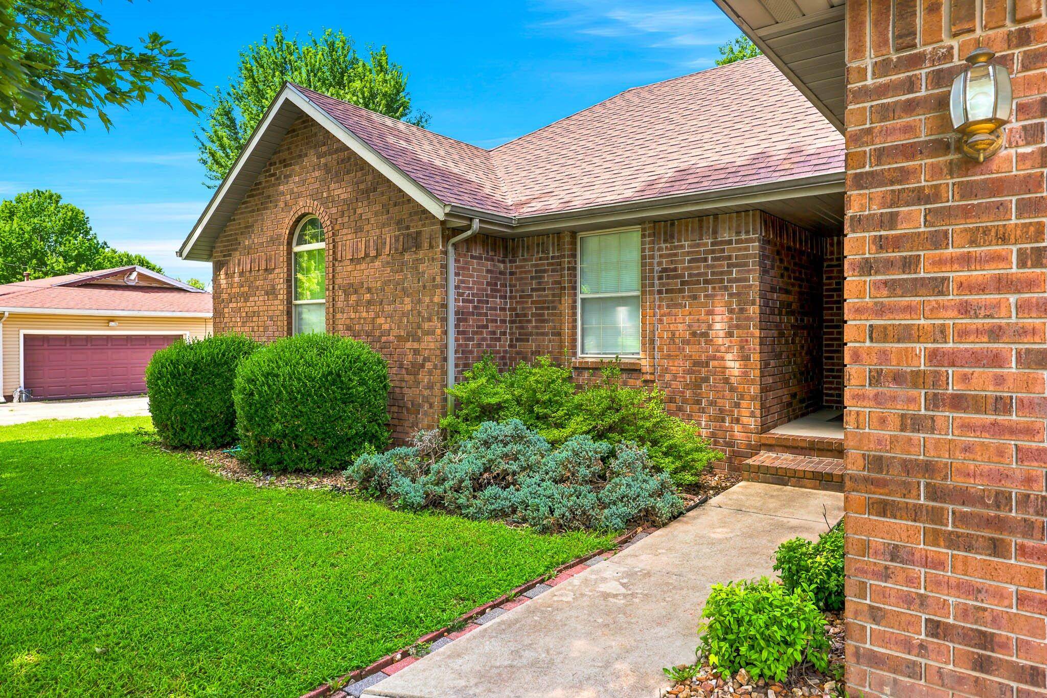 215 S Maple ST, Rogersville, MO 65742