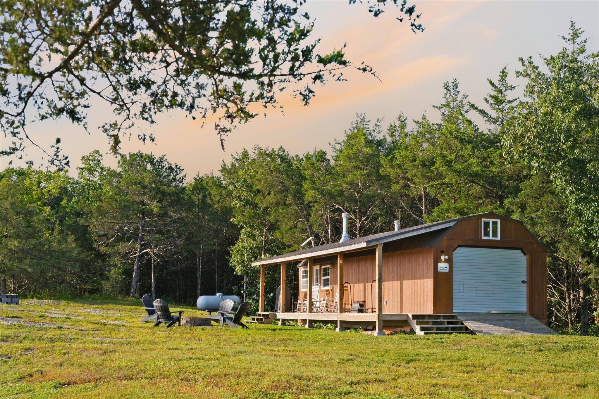 1094 Camp Clark Hill, Galena, MO 65656