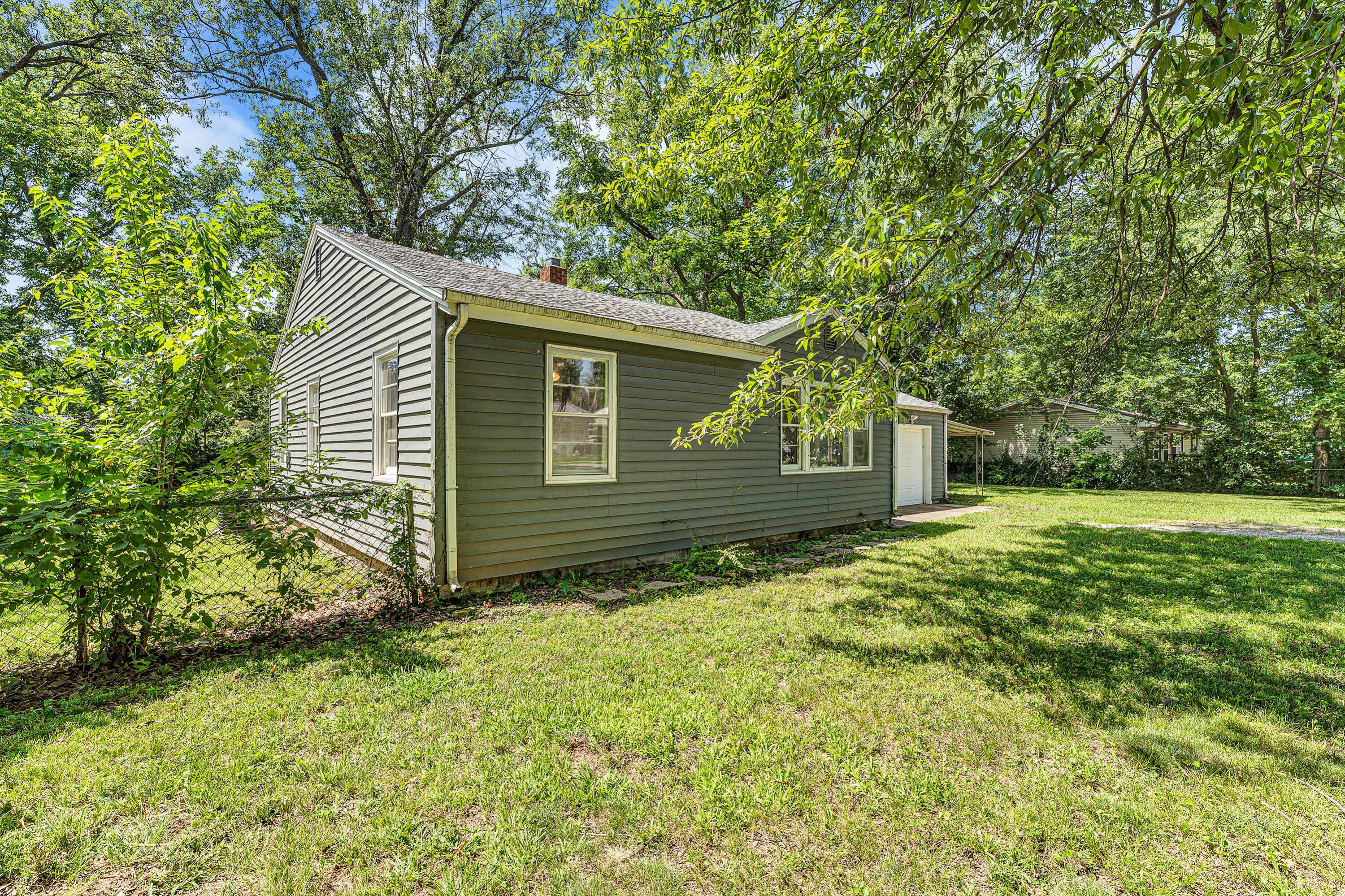 1714 W Scott ST, Springfield, MO 65802